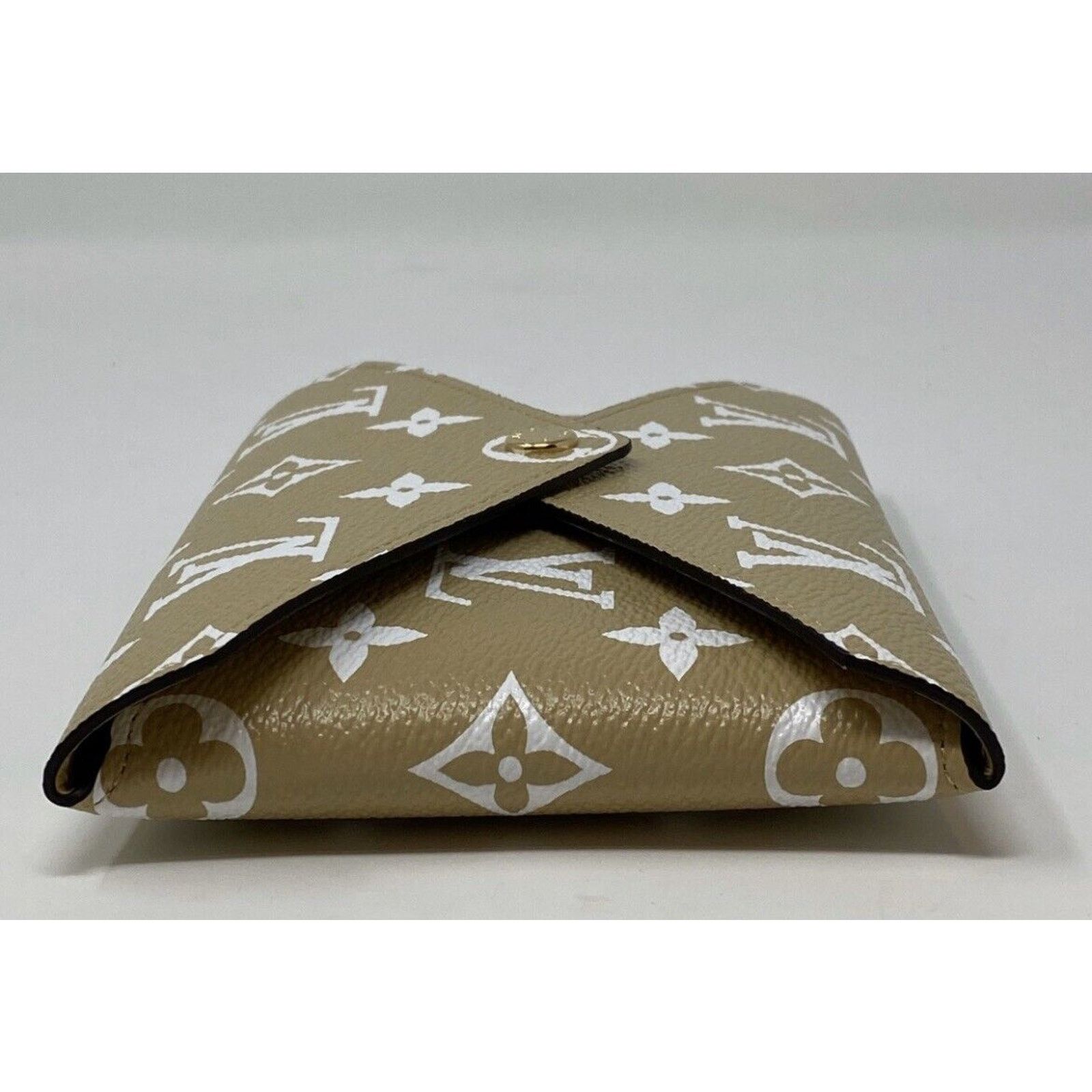 Louis Vuitton Beige Monogram Giant Pochette Kirigami MM Envelope Size ONE SIZE - 7 Thumbnail