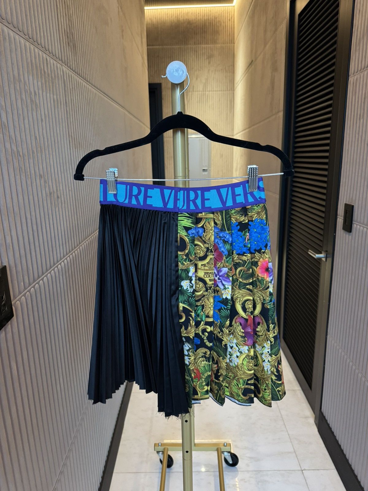Versace Jeans Couture Versace Jeans Couture Baroque Floral Top & Skirt Set Size M / US 6-8 / IT 42-44 - 8 Thumbnail