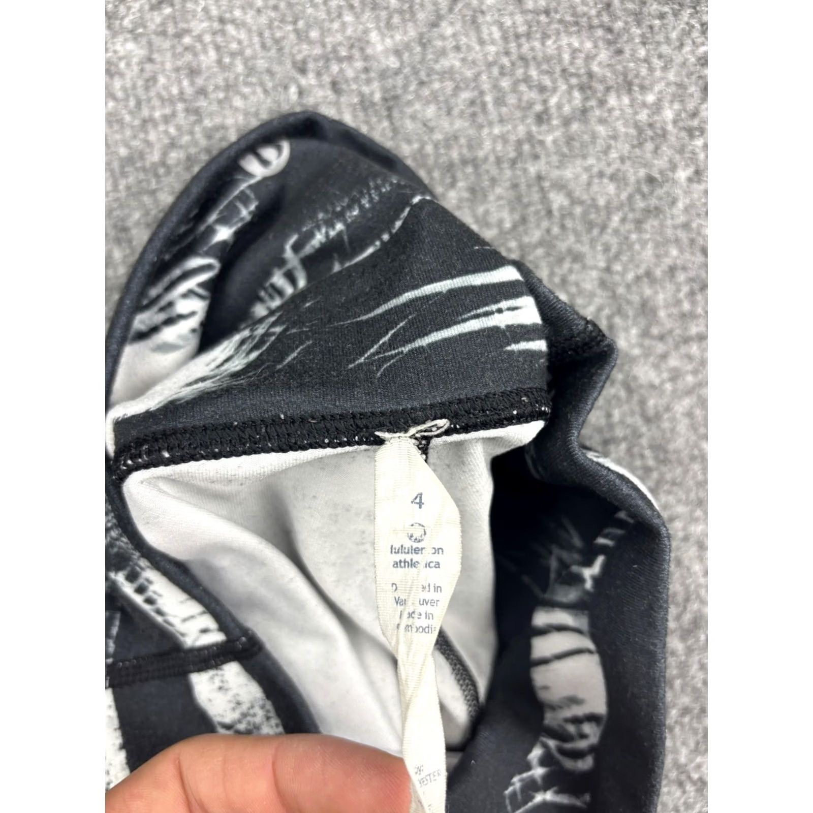 Lululemon Lululemon Pants Womens 4 Black White High Rise Ankle Leggings Yoga Activewear Pants Size 27" / US 4 / IT 40 - 8 Thumbnail