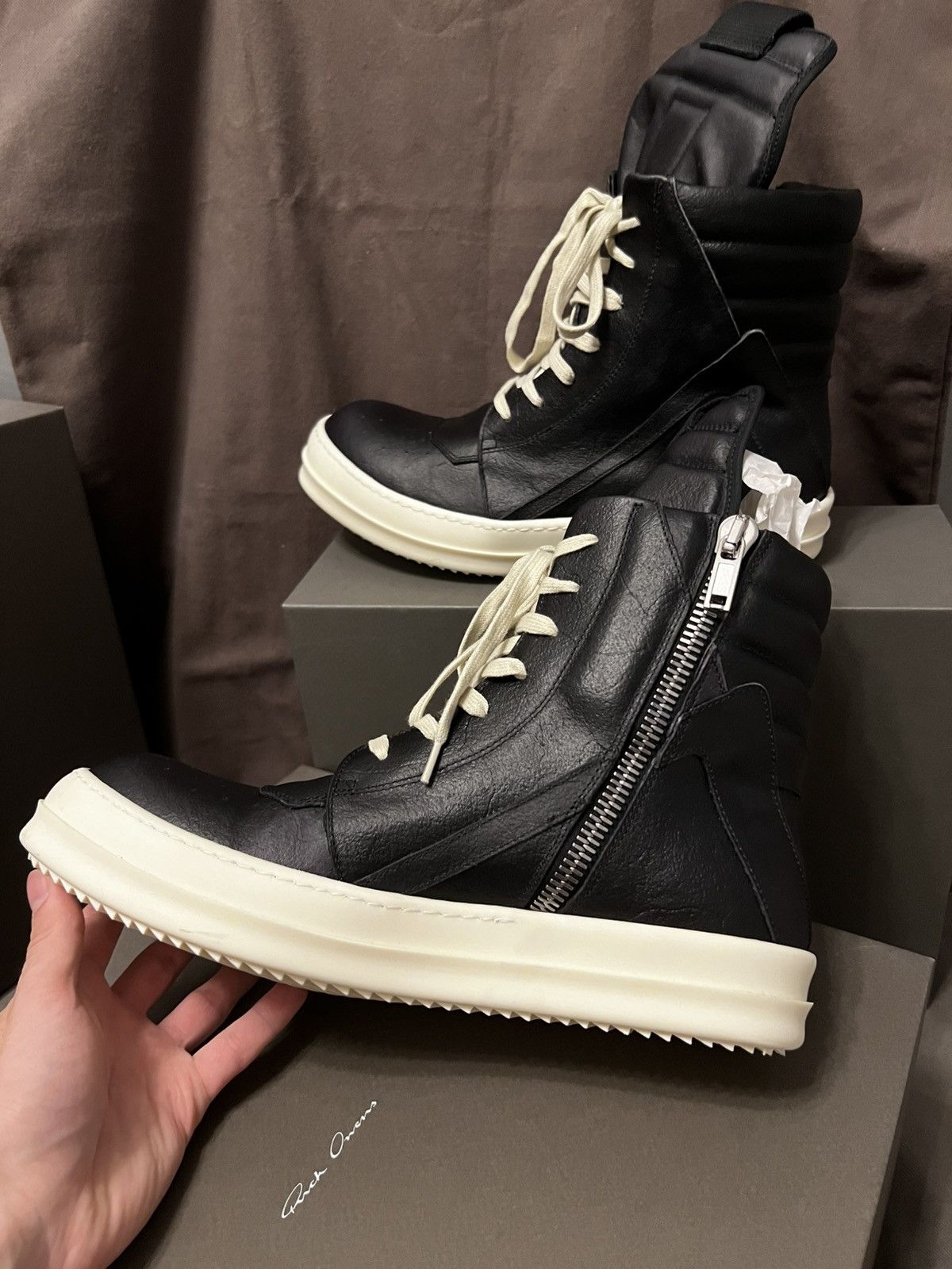 スニーカー RICK OWENS GEOBASKET LEATHER SNEAKERS (RR01E5894 LCT 991) GEOBASKET SNEAKER (MENS) – HIRSHLEIFERS