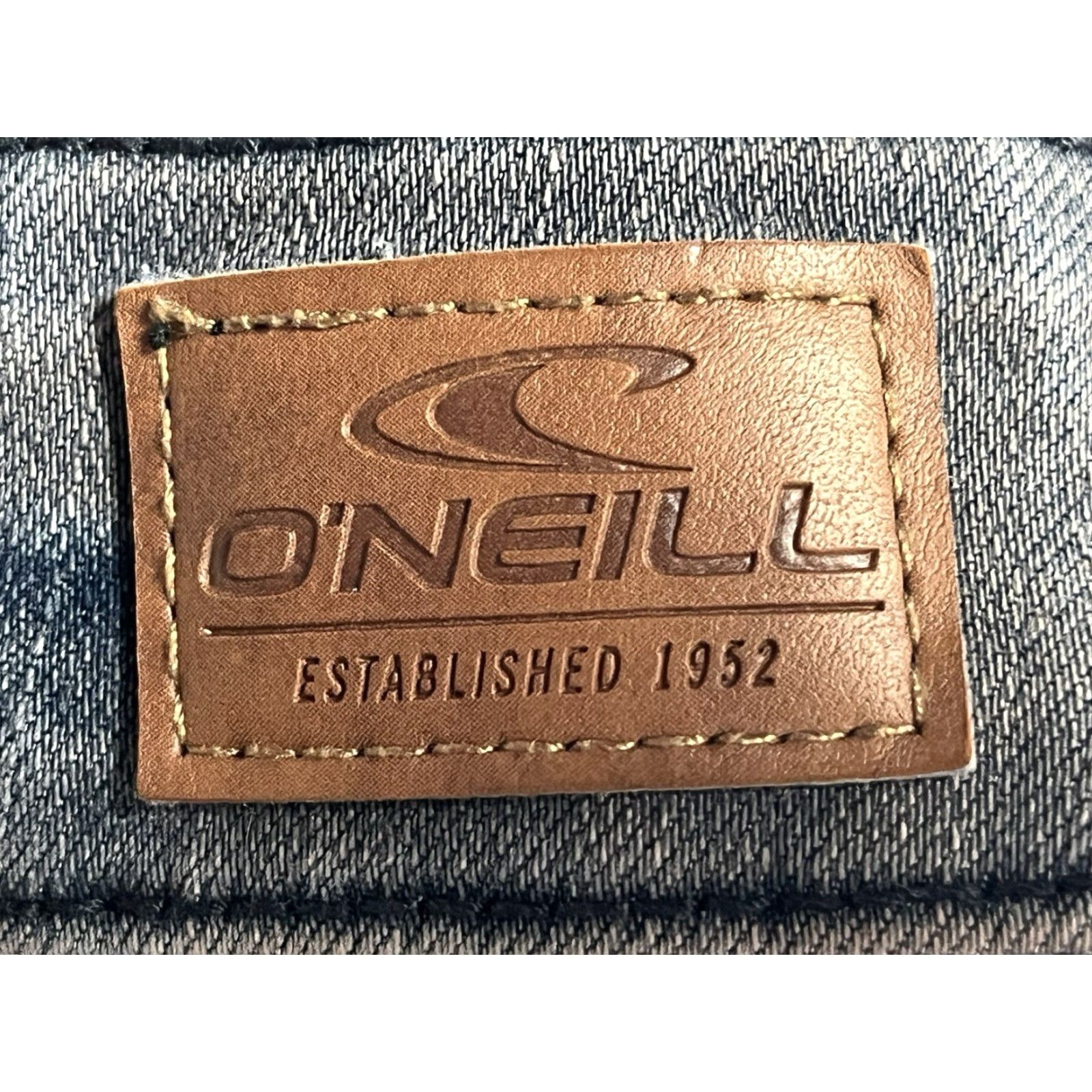 O'Neill O'Neill Women's Boyfriend Short Gray Denim Size 9 Casual Beach 5-Pocket Regular Adjustable Front Button Zip Knit? Size 30" / US 8 / IT 44 - 7 Thumbnail