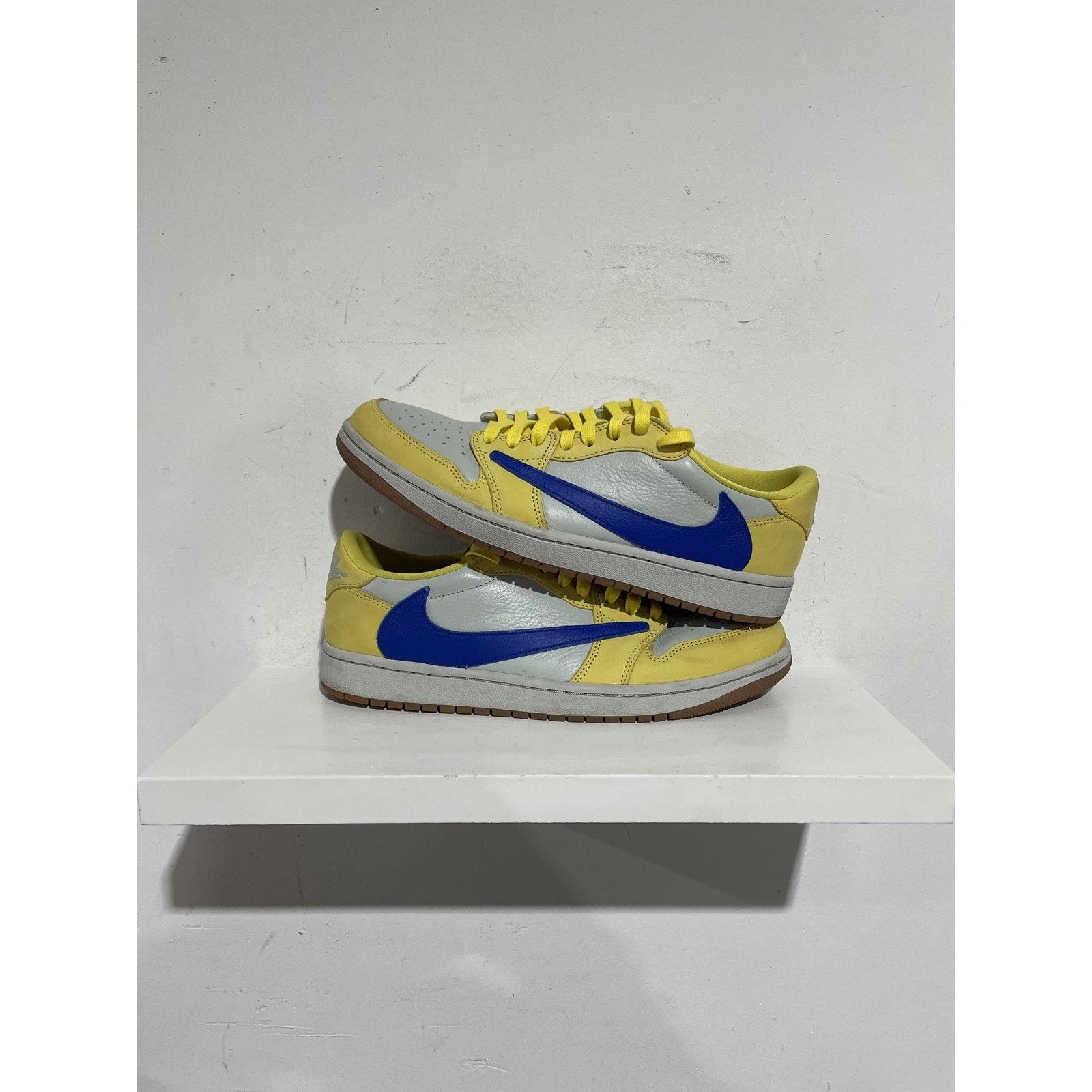 Nike JORDAN 1 RETRO LOW OG TRAVIS SCOTT CANARY(11.5 W) PREOWNED Size US 11.5 / IT 41.5 - 1 Thumbnail