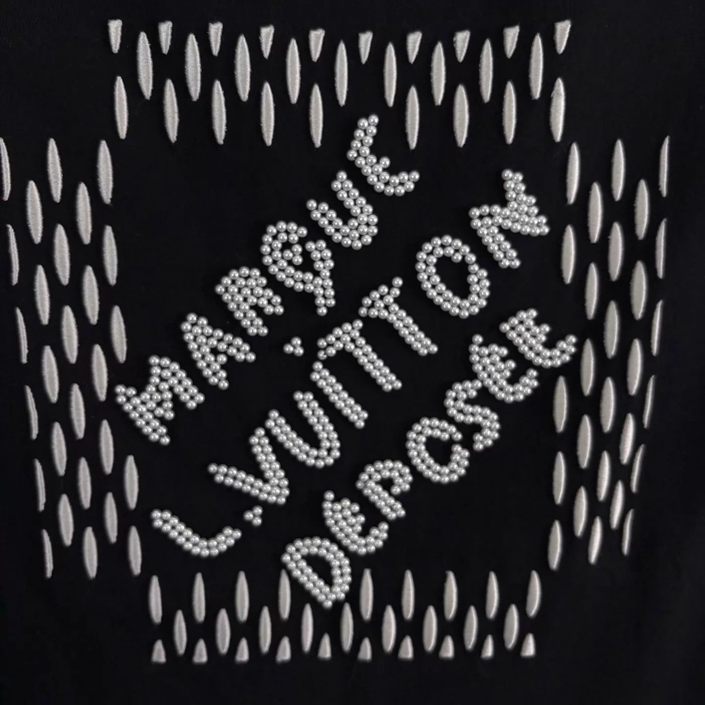 Louis Vuitton LV Pharrell Beaded Logo Black S/S T M Italy Size US M / EU 48-50 / 2 - 4 Thumbnail