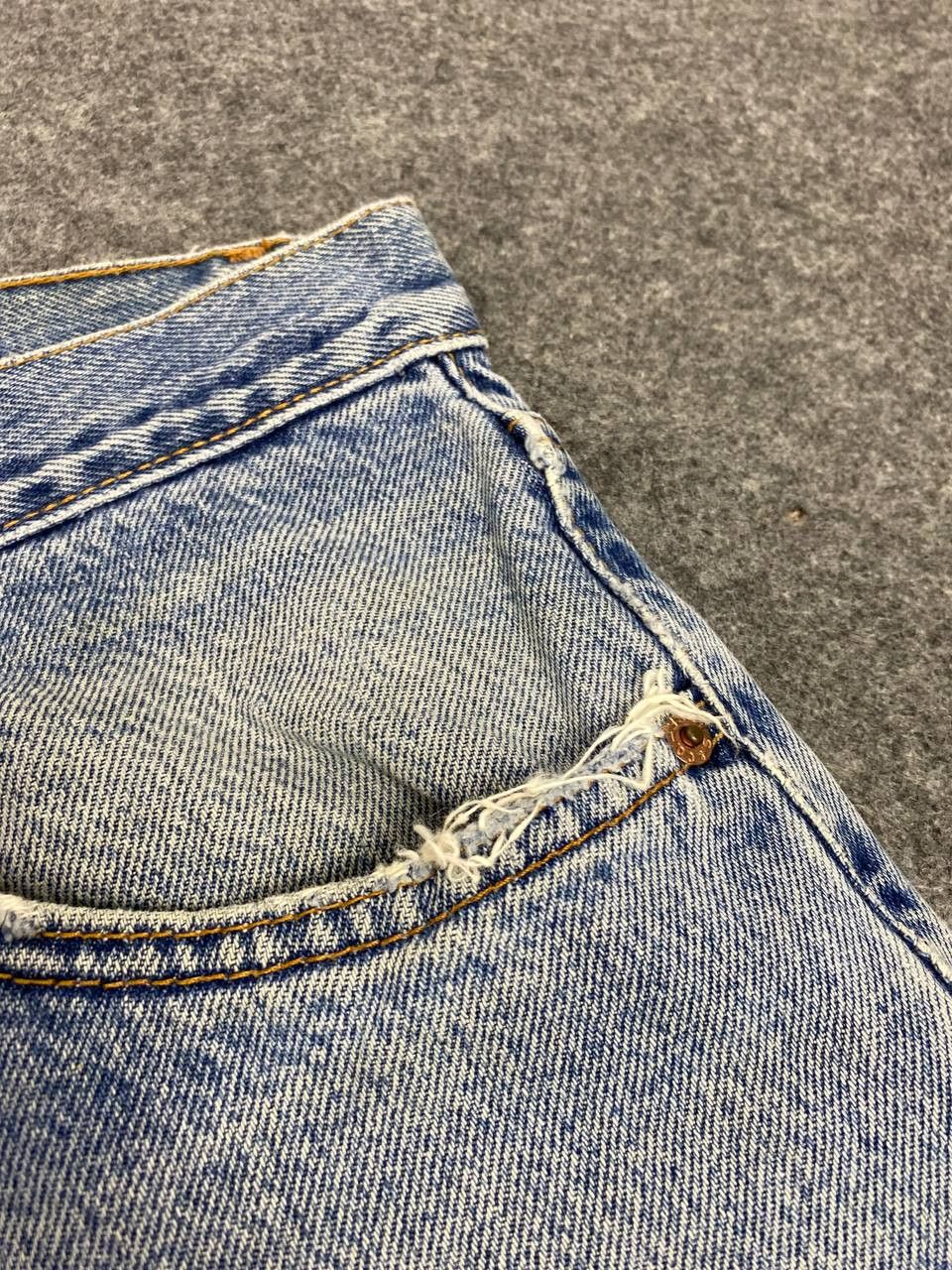 Levi's vintage levis 550 lightwash denim nice design Size US 33 - 12 Thumbnail