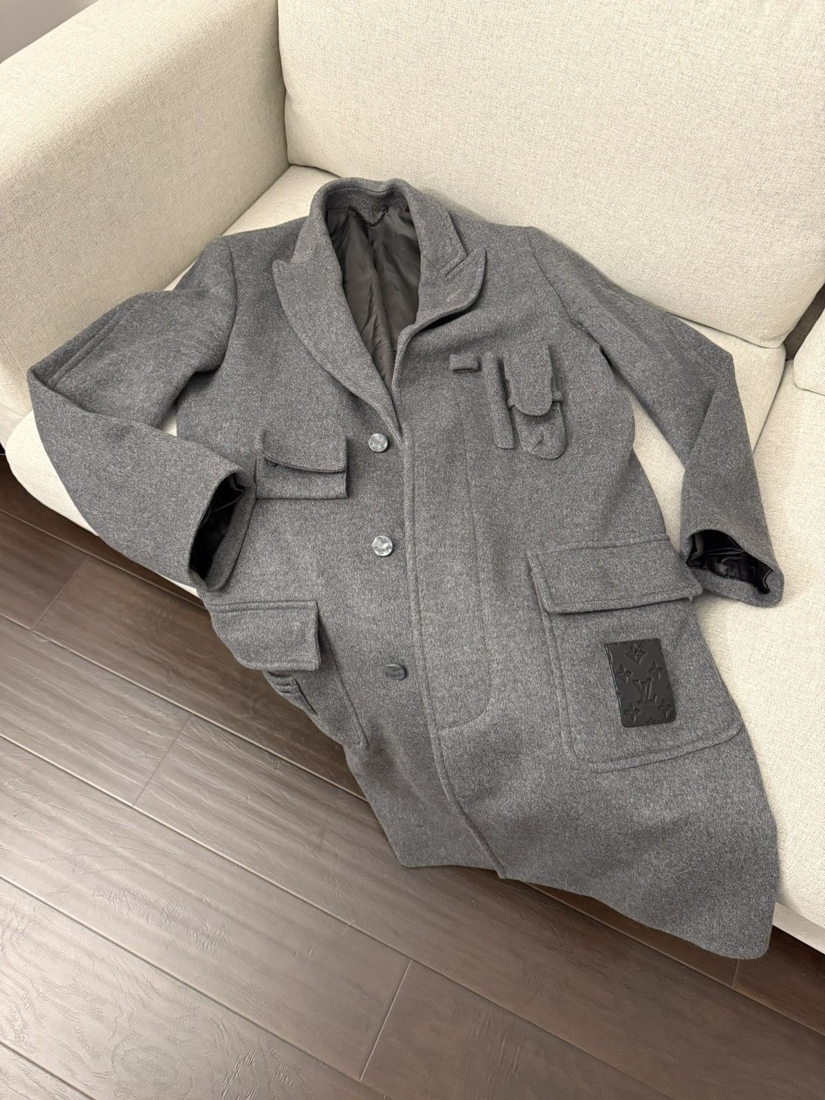 Louis Vuitton Louis Vuitton Cashmere Coat with Pockets Size US M / EU 48-50 / 2 - 5 Thumbnail