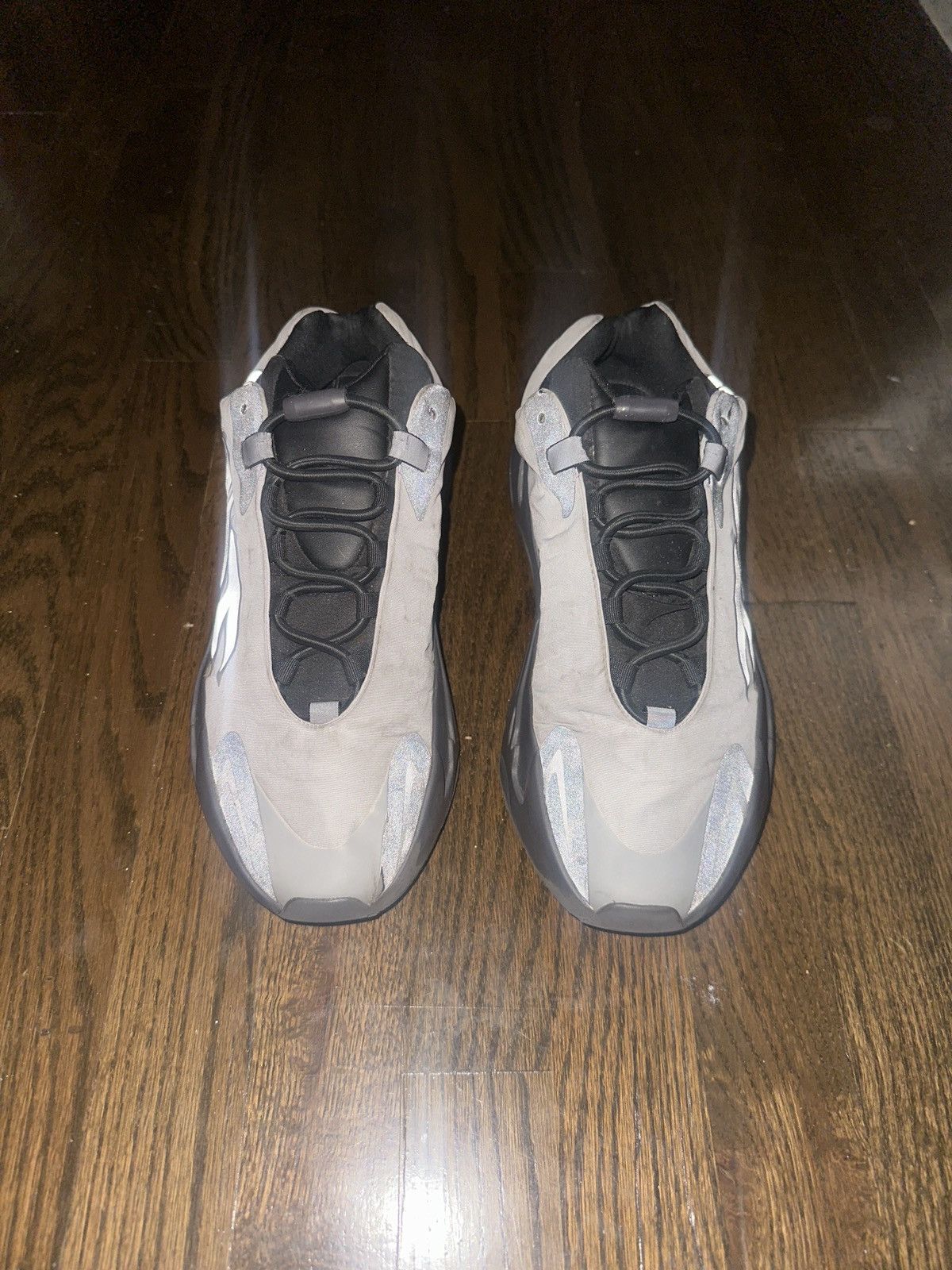 Yeezy Yeezy Boost 700 MNVN “Metallic” Size US 11 / EU 44 - 9 Thumbnail