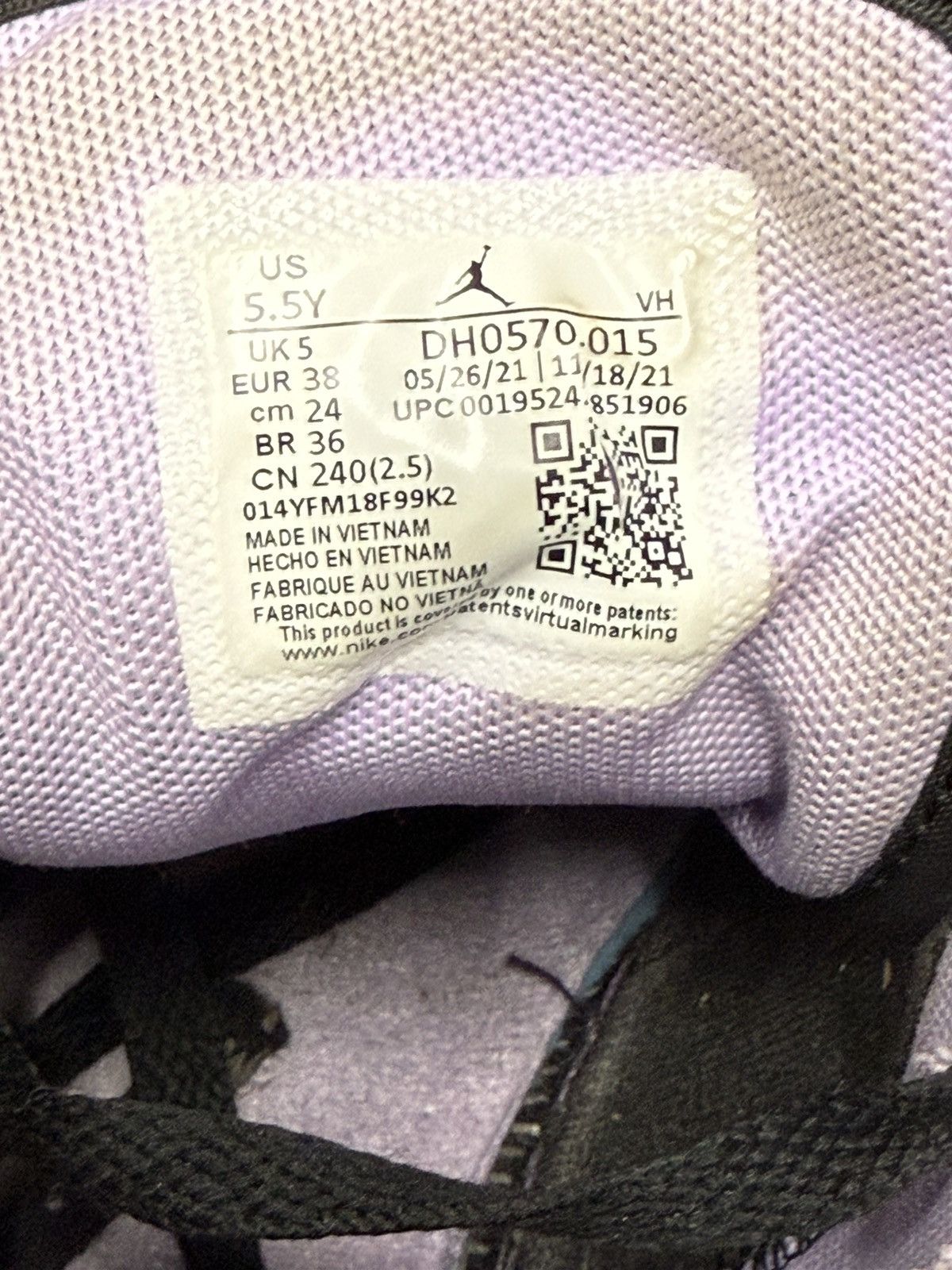 Jordan Brand Air Jordan 1 Low Houndstooth GS DH0570-015 Size US 5.5 / EU 38 - 7 Thumbnail