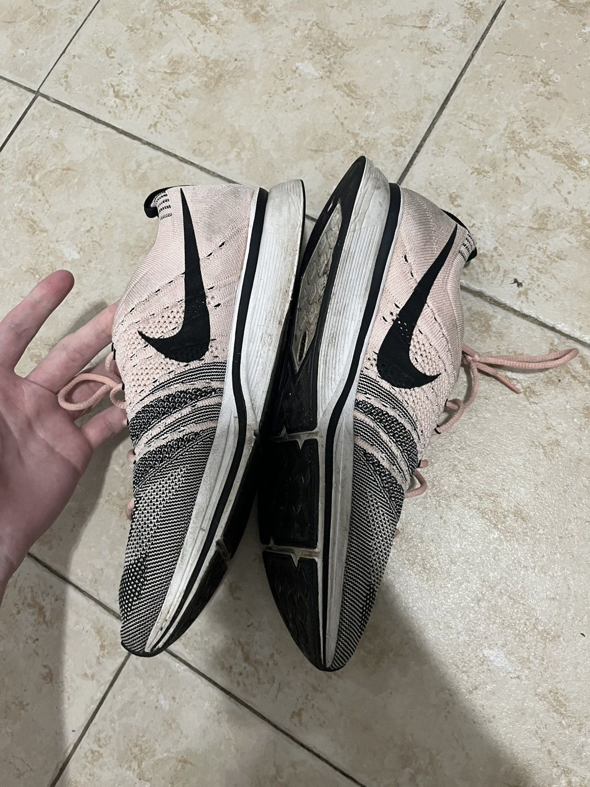 Nike Nike flyknit pink Size US 9 / EU 42 - 2 Thumbnail