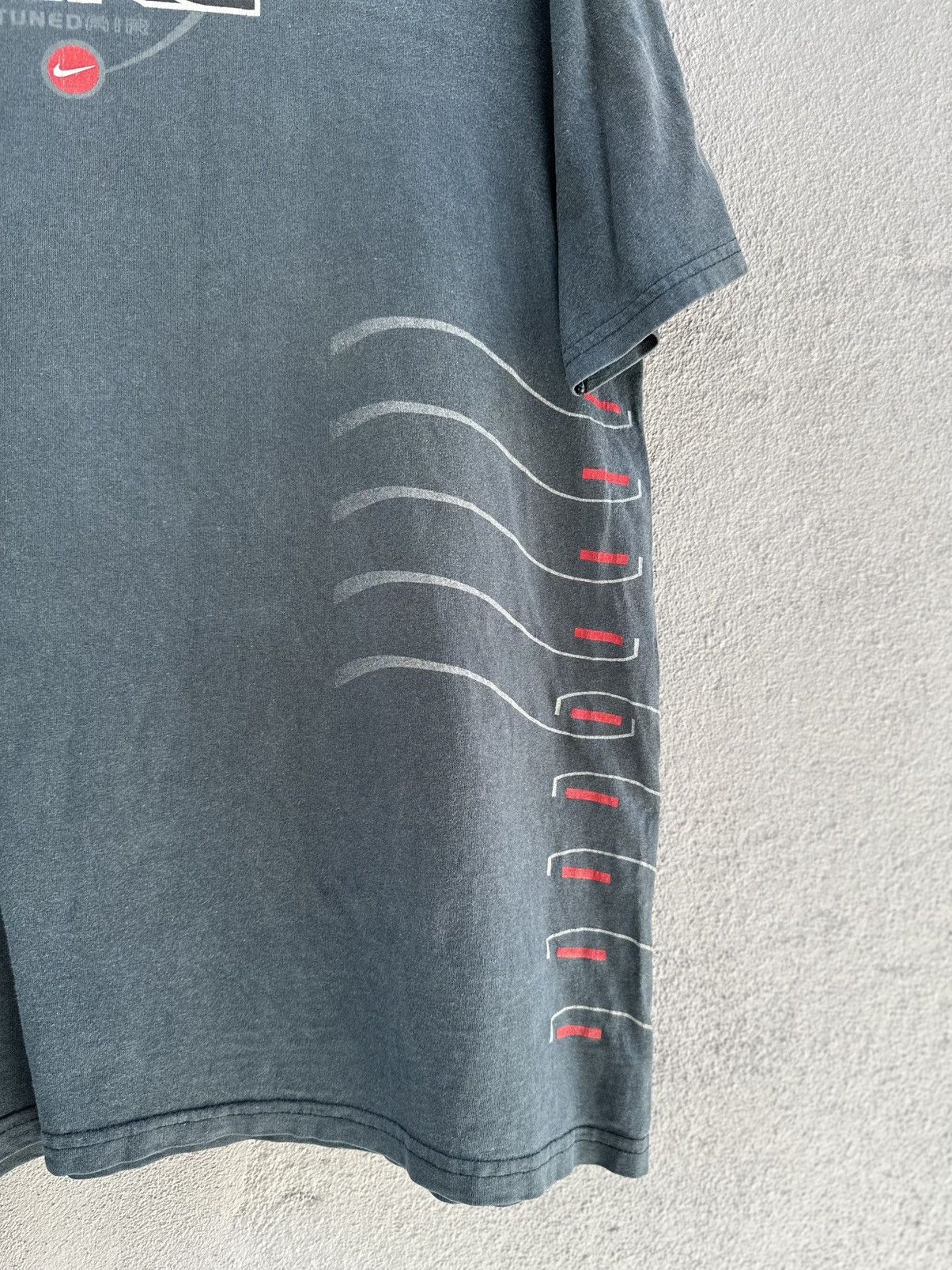 Nike Thrashed Vintage Nike Tuned Air Sportwear Sun Faded Usa Tee Size US M / EU 48-50 / 2 - 2 Thumbnail