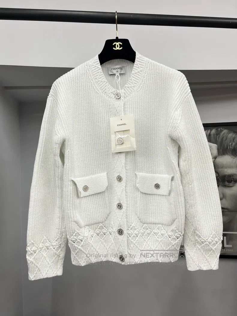 Chanel Chanel 25P white knitted cardigan coat Size XS / US 0-2 / IT 36-38 - 1 Thumbnail