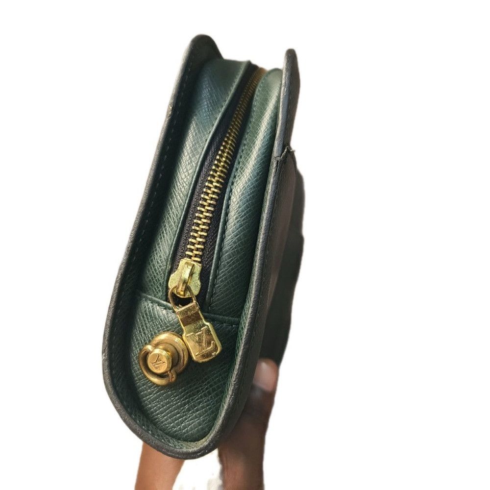 Louis Vuitton Louis Vuitton Taiga Baikal Epicea Leather Clutch Bag Size ONE SIZE - 3 Thumbnail