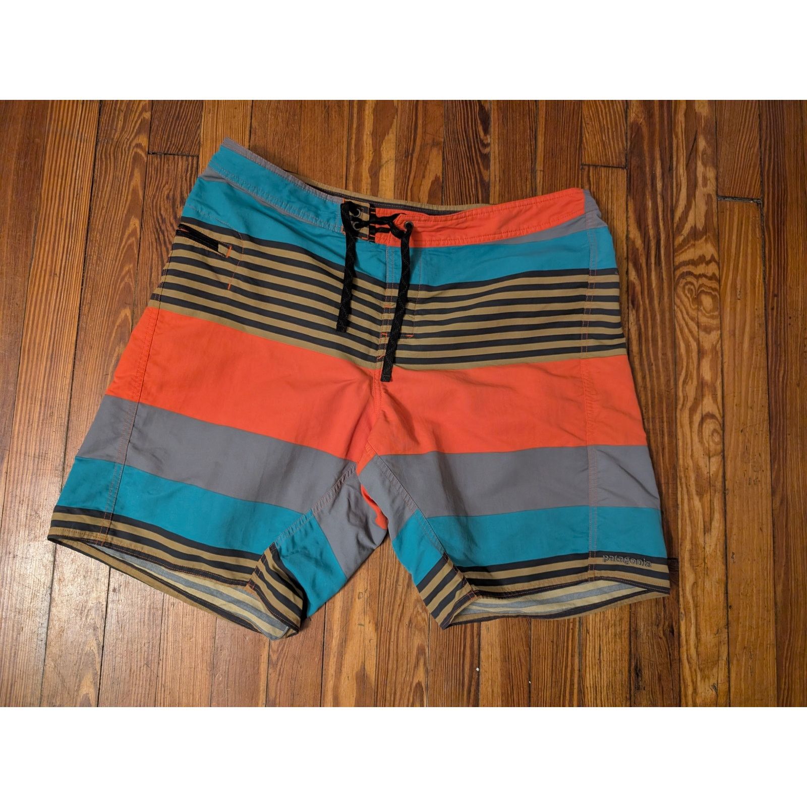 Patagonia Patagonia Orange/Blue Mens Size 38 Board Shorts Size US 38 / EU 54 - 1 Thumbnail