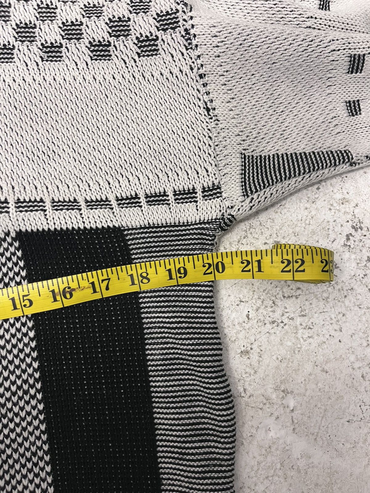 Vintage Vintage black and white knit sweater Size US L / EU 52-54 / 3 - 4 Thumbnail
