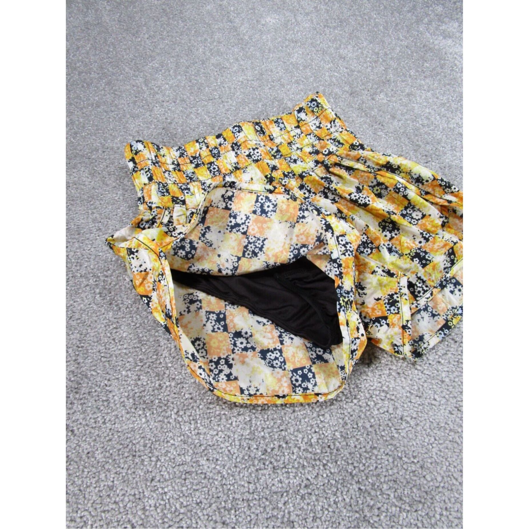 Free People Free People Movement Shorts Womens Extra Large Yellow Black Floral Checks Liner Size 26" / US 2 / IT 38 - 2 Thumbnail