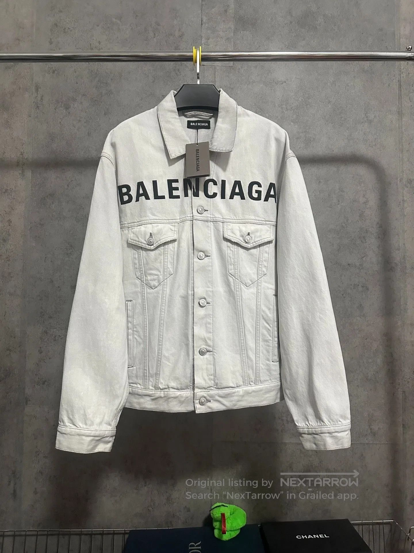 Balenciaga balenciaga distressed denim jacket with logo. Size US L / EU 52-54 / 3 - 1 Thumbnail