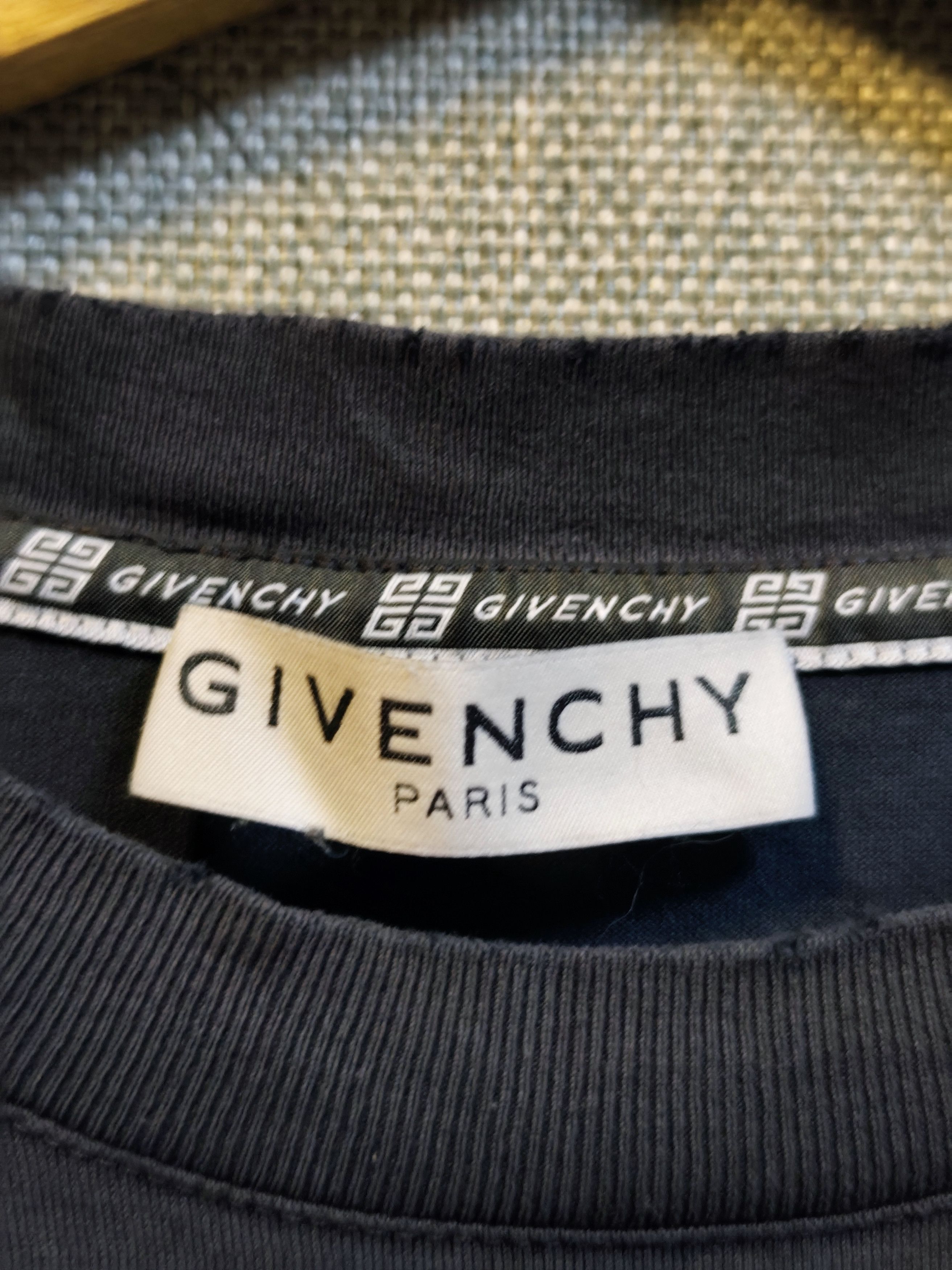 Givenchy ​Givenchy Paris Distressed Vintage Logo T-Shirt Size US XL / EU 56 / 4 - 5 Thumbnail