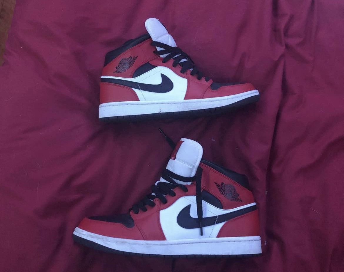 Jordan Brand × Nike Jordan 1 mid “Chicago Black Toe” Size US 10 / EU 43 - 1 Thumbnail