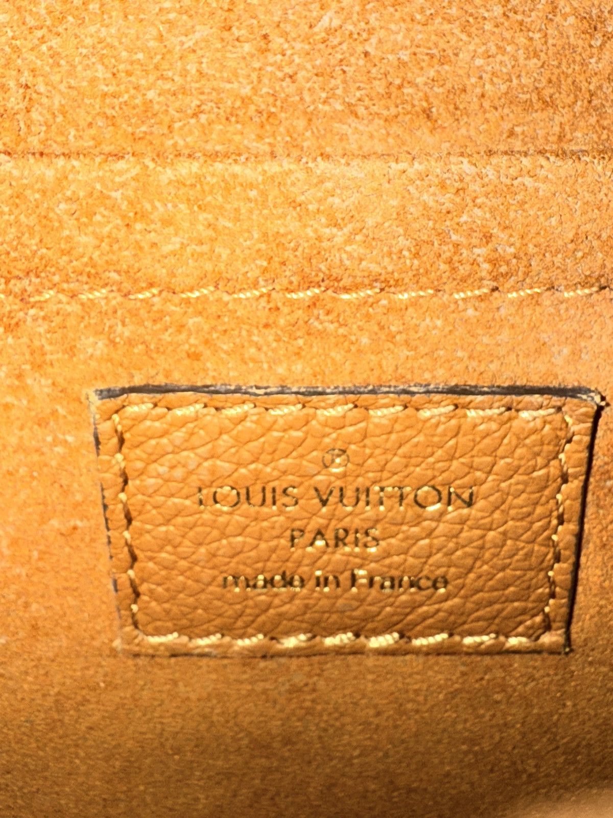 Louis Vuitton AUTHENTIC Louis Vuitton Lockme Tender Calfskin Leather Bag Size ONE SIZE - 18 Thumbnail