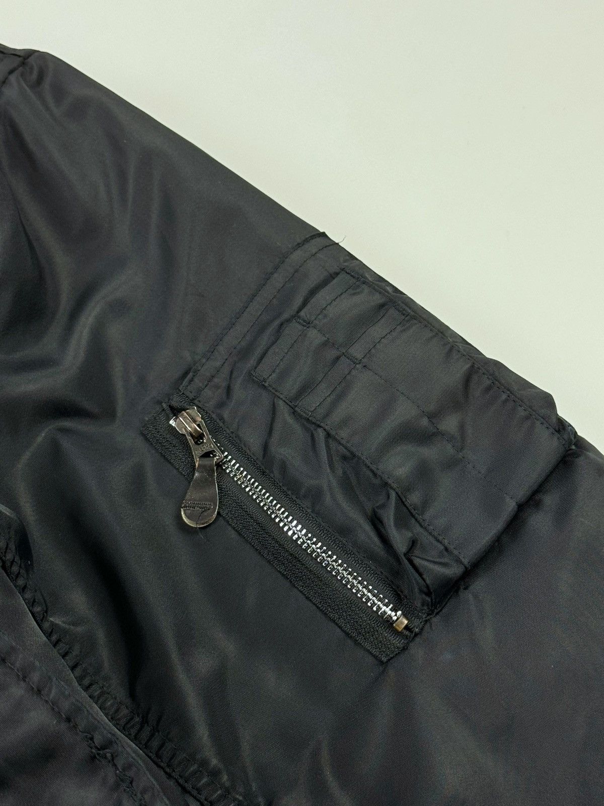 Vintage Vintage Reversible Distressed MA-1 Black Bomber Jacket Size US L / EU 52-54 / 3 - 12 Thumbnail
