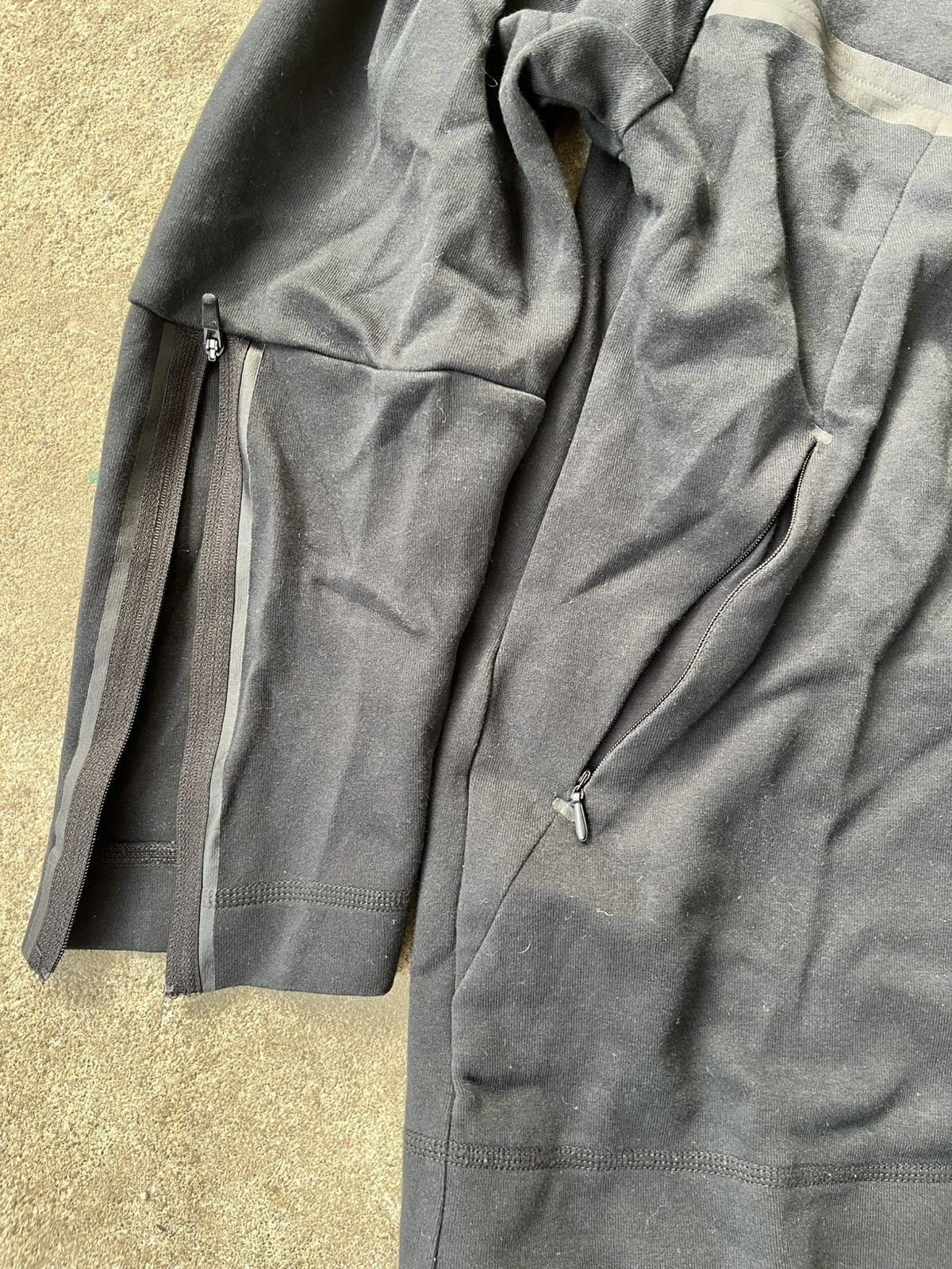 Nike Y2K Original Black Nike Tech Zip Up Size US S / EU 44-46 / 1 - 3 Thumbnail