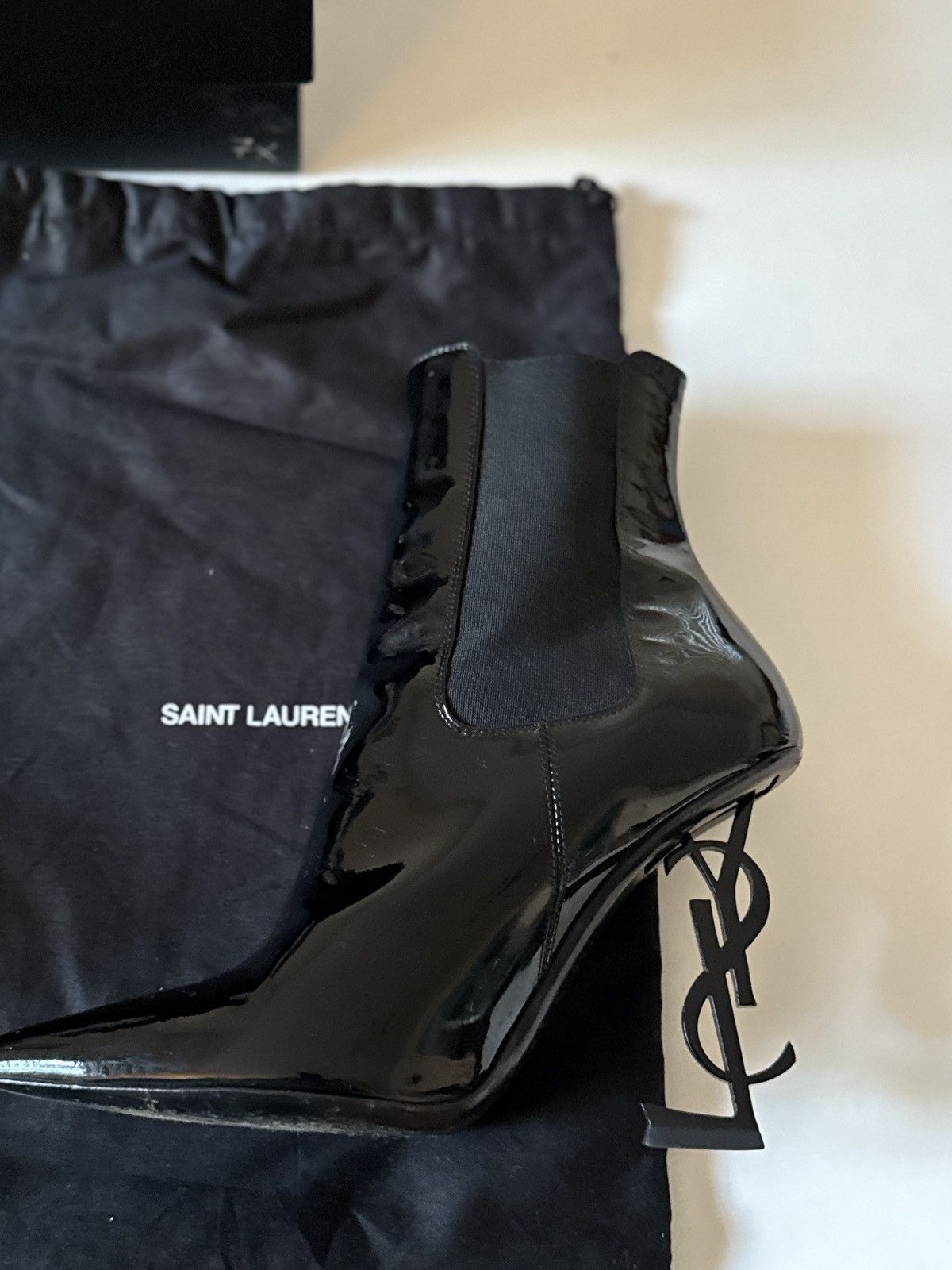 Yves Saint Laurent Yves Saint Laurent Ankle Chelsea Signature Boots Size US 7 / IT 37 - 3 Thumbnail