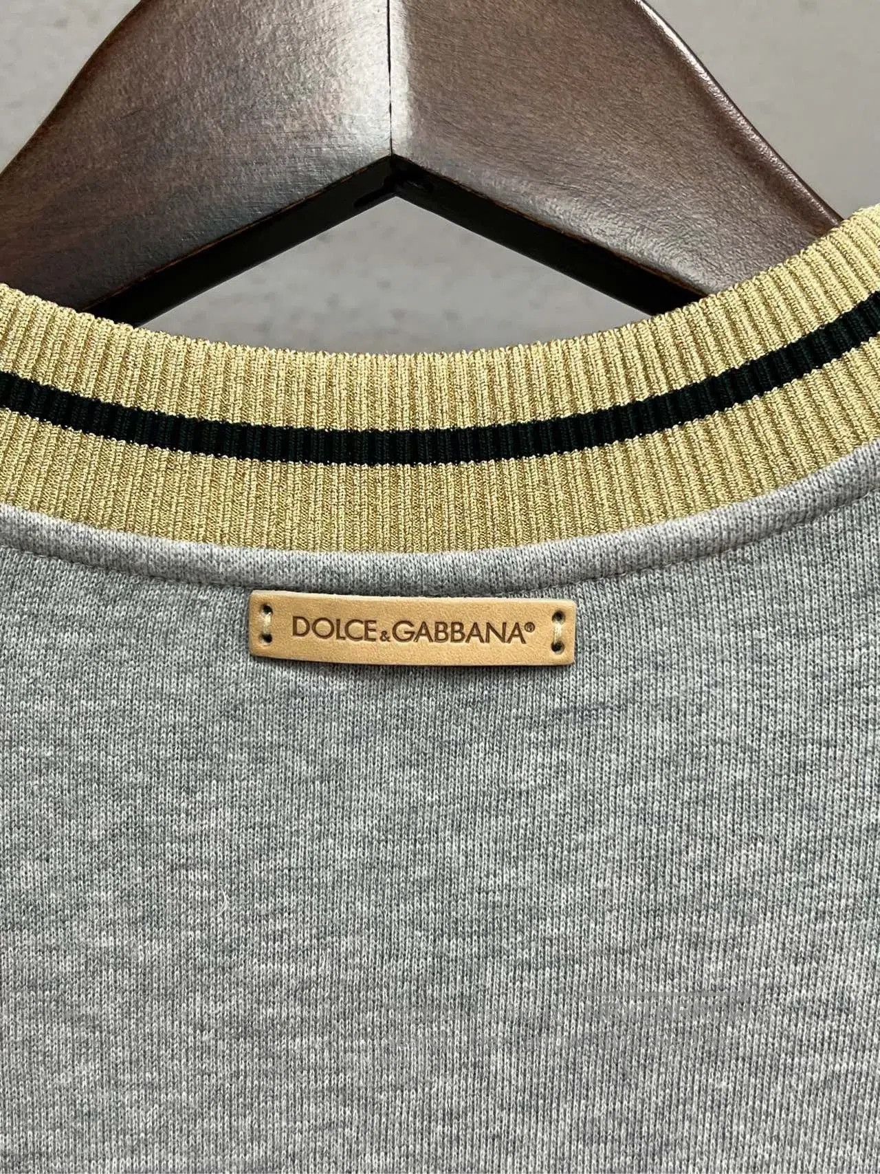 Dolce & Gabbana Dolce&Gabbana Embroidered Sweatshirt. Size XS / US 0-2 / IT 36-38 - 4 Thumbnail
