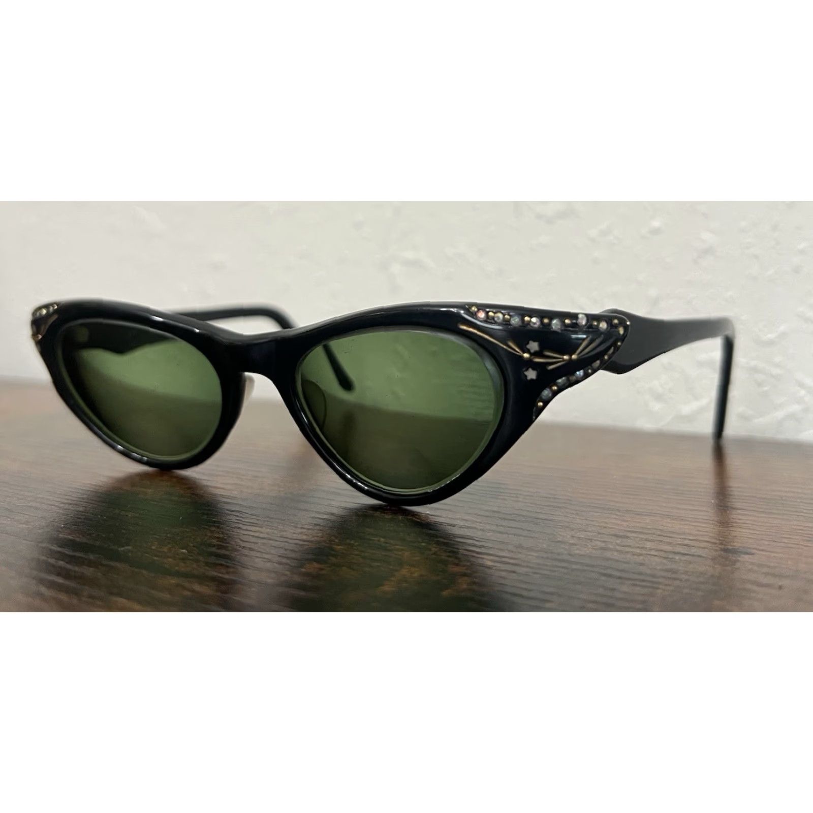 Vintage VINTAGE SR USA Cat Eye Sunglasses Black Green Lens 1950s 5 1/2 Custom Look Art Deco Mens Women Girls Boys Size ONE SIZE - 2 Thumbnail