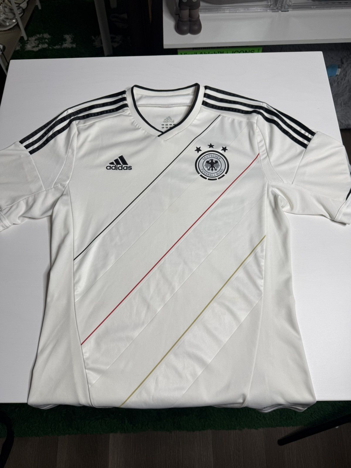Adidas VINTAGE Y2K Adidas Germany Kit "White" [ M ] PREOWNED Size US M / EU 48-50 / 2 - 3 Thumbnail