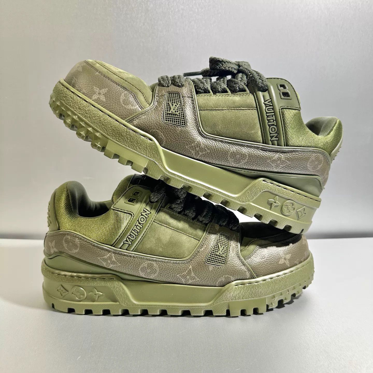 Louis Vuitton Louis Vuitton Trainer New Military Green 8/42 New in box Size US 9 / EU 42 - 3 Thumbnail