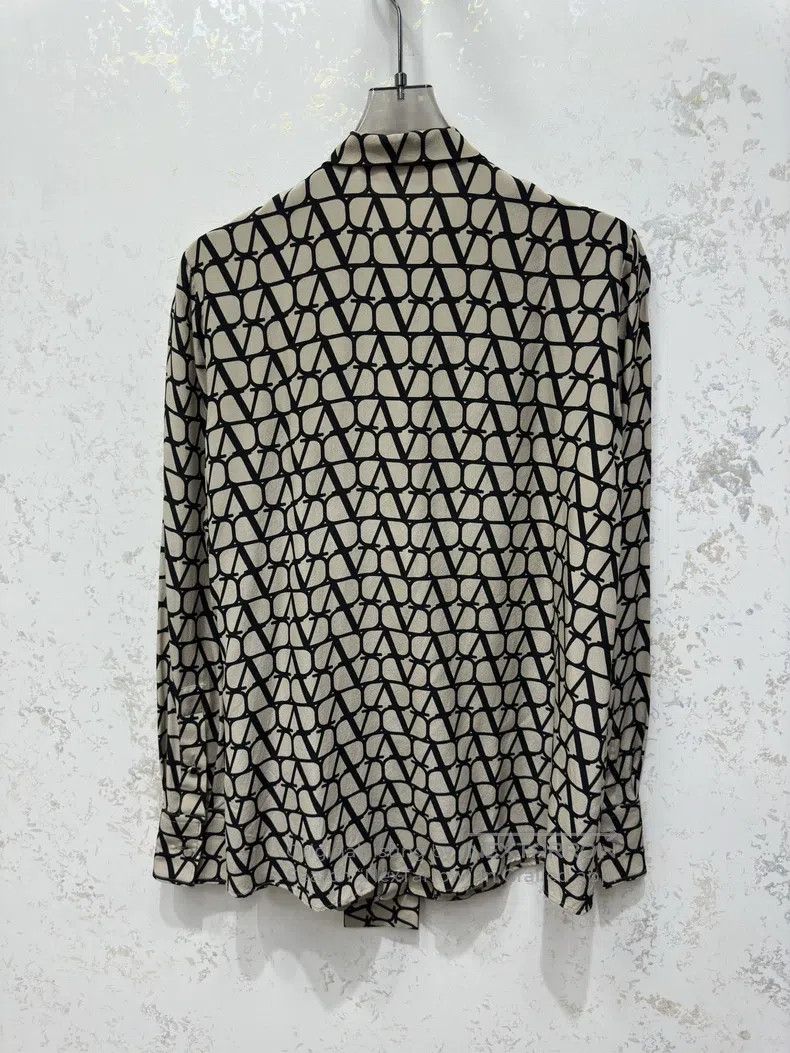 Valentino Valentino Full V logo mulberry silk streamer shirt Size XS / US 0-2 / IT 36-38 - 2 Thumbnail