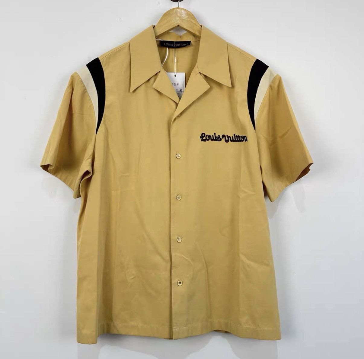 Louis Vuitton Louis Vuitton x Tyler V-neck Short Sleeve Shirt J42 Size US S / EU 44-46 / 1 - 1 Thumbnail