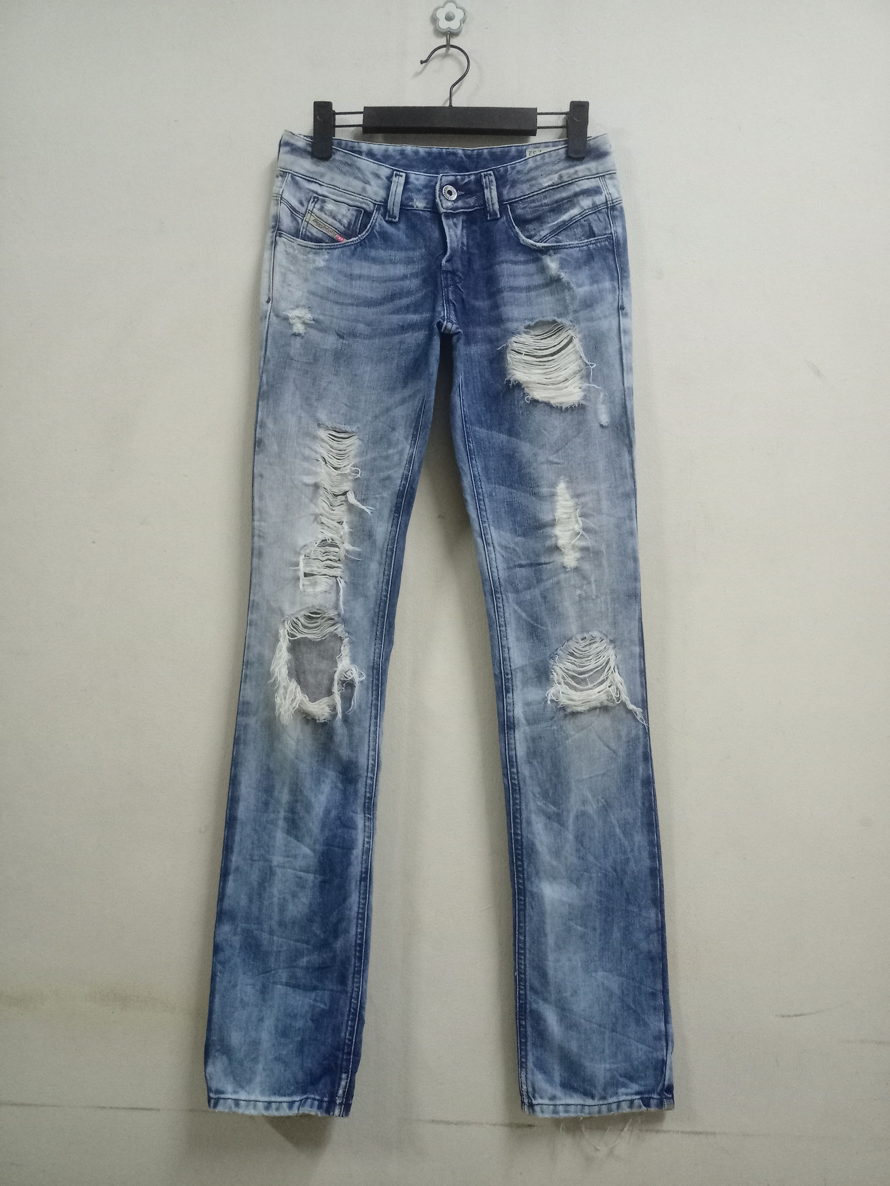Diesel Vintage Diesel Light Wash Distressed Bootcut Jeans Size 27" / US 4 / IT 40 - 1 Thumbnail