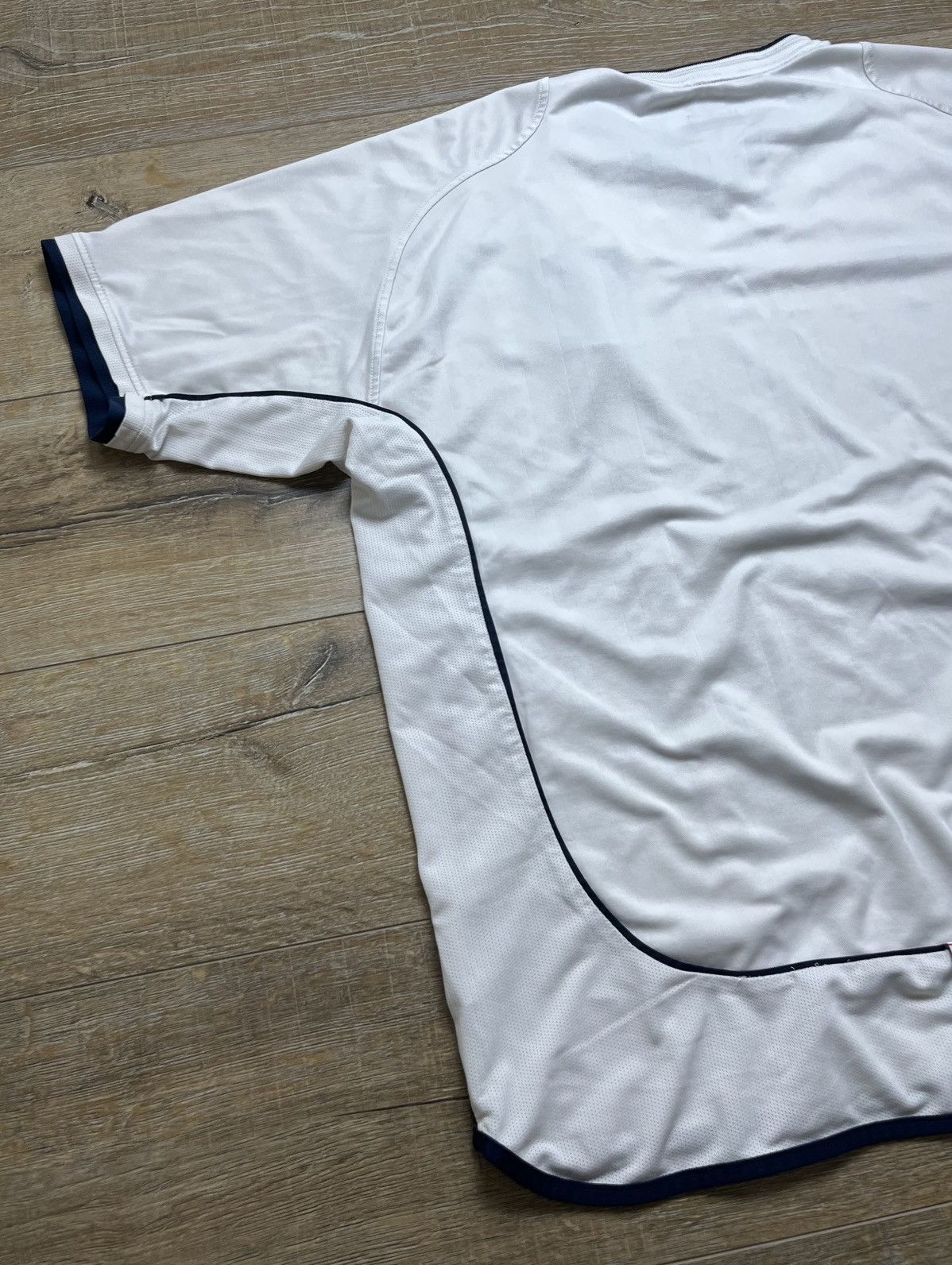 Umbro VINTAGE ENGLAND 2002 JERSEY Size US XL / EU 56 / 4 - 10 Thumbnail