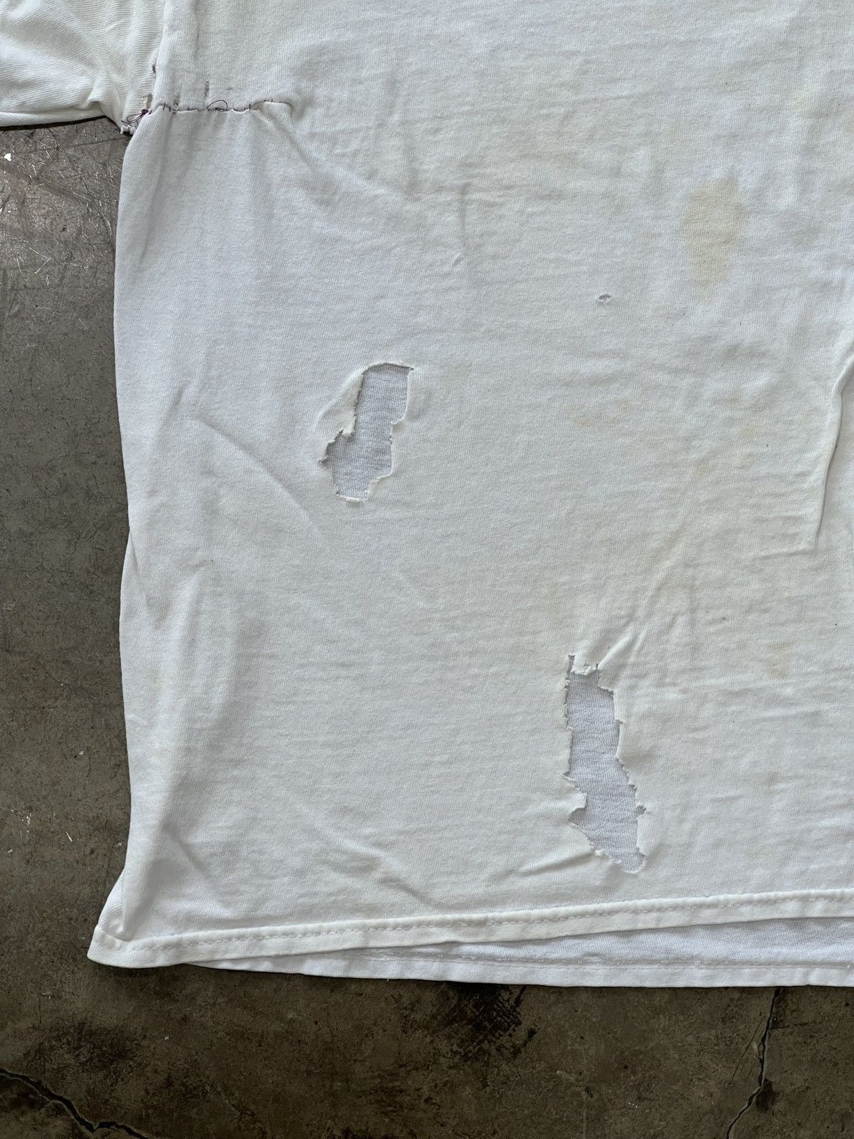 Vintage Vintage Blood Donation Starve a Mosquito Distressed Tee XL Size US XL / EU 56 / 4 - 4 Thumbnail
