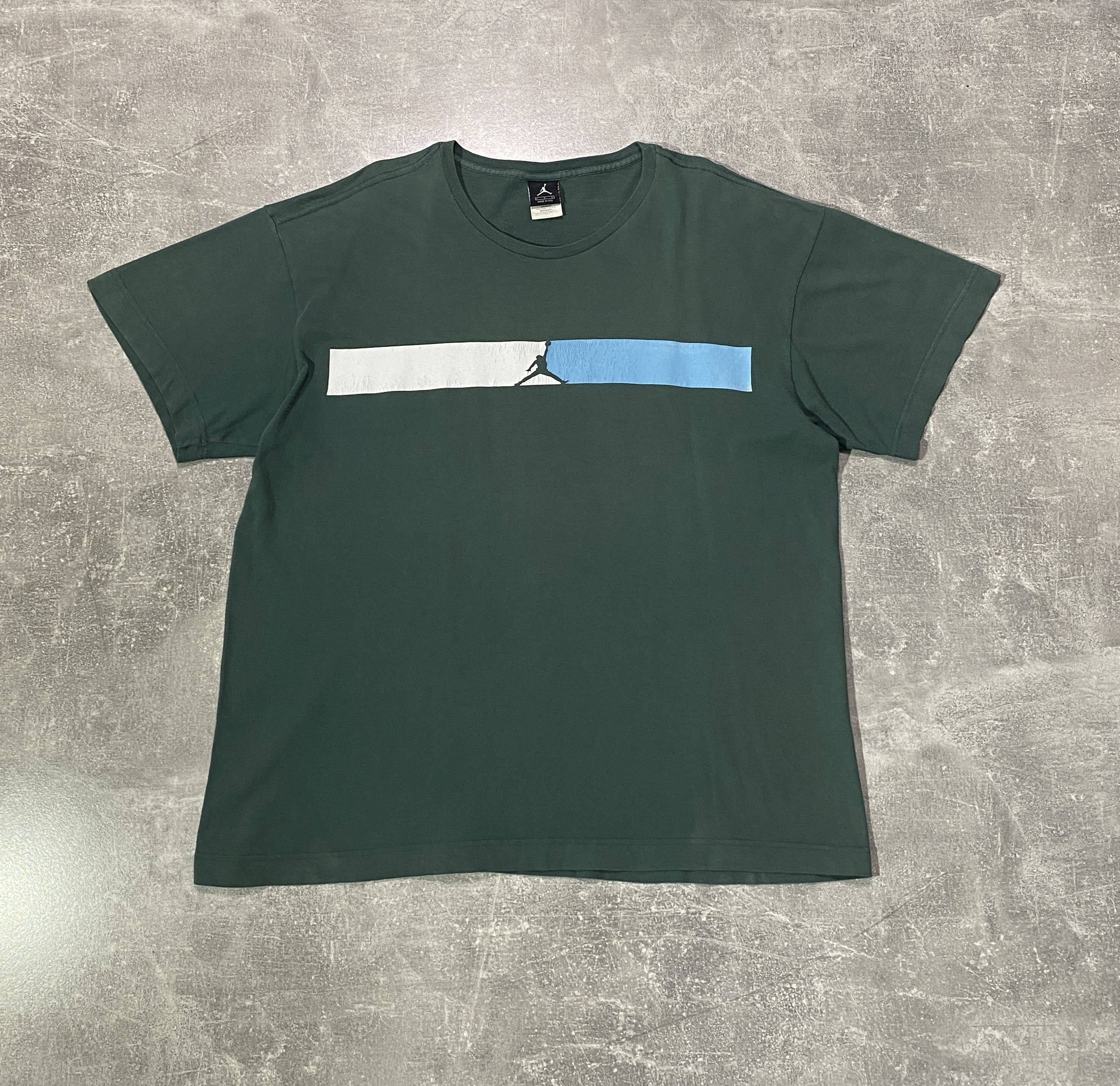 Jordan Brand Vintage 90s Nike Jordan Made in USA T-shirt Size US L / EU 52-54 / 3 - 1 Thumbnail