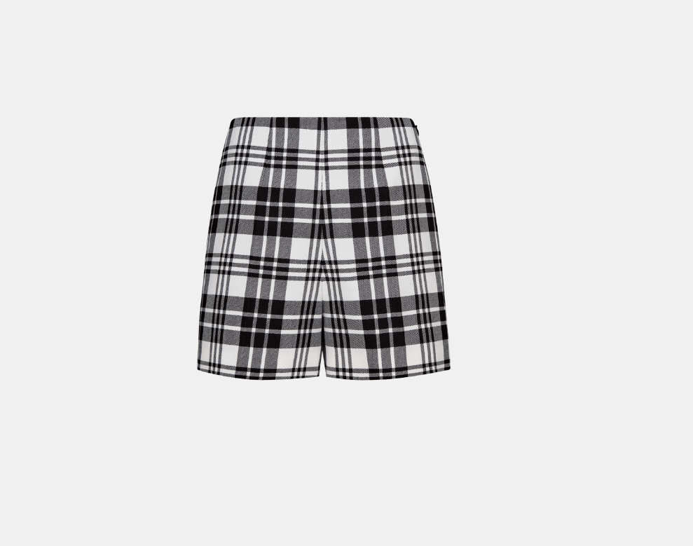 o1w1db10224 Short in Black & White
