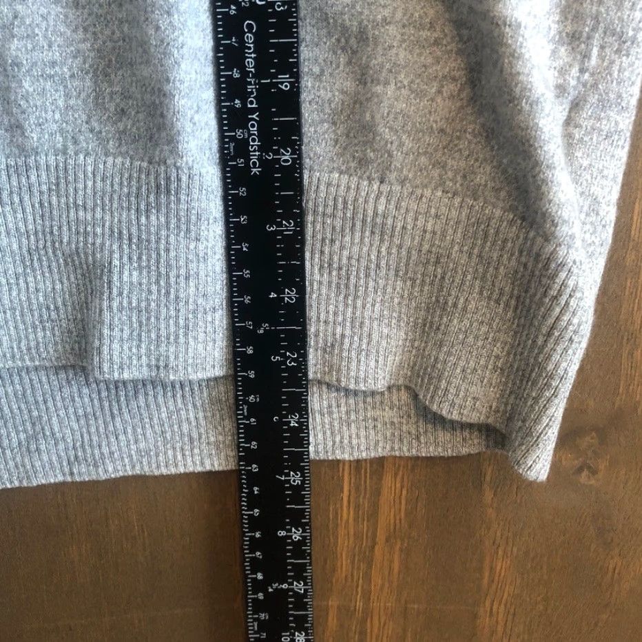 Banana Republic Banana Republic Mens Sweater Gray 100% Merino Wool V Neck Pullover XL Knit Style Tight-Knit Long Sleeve Regular Fit Solid Pattern Size US XL / EU 56 / 4 - 7 Thumbnail