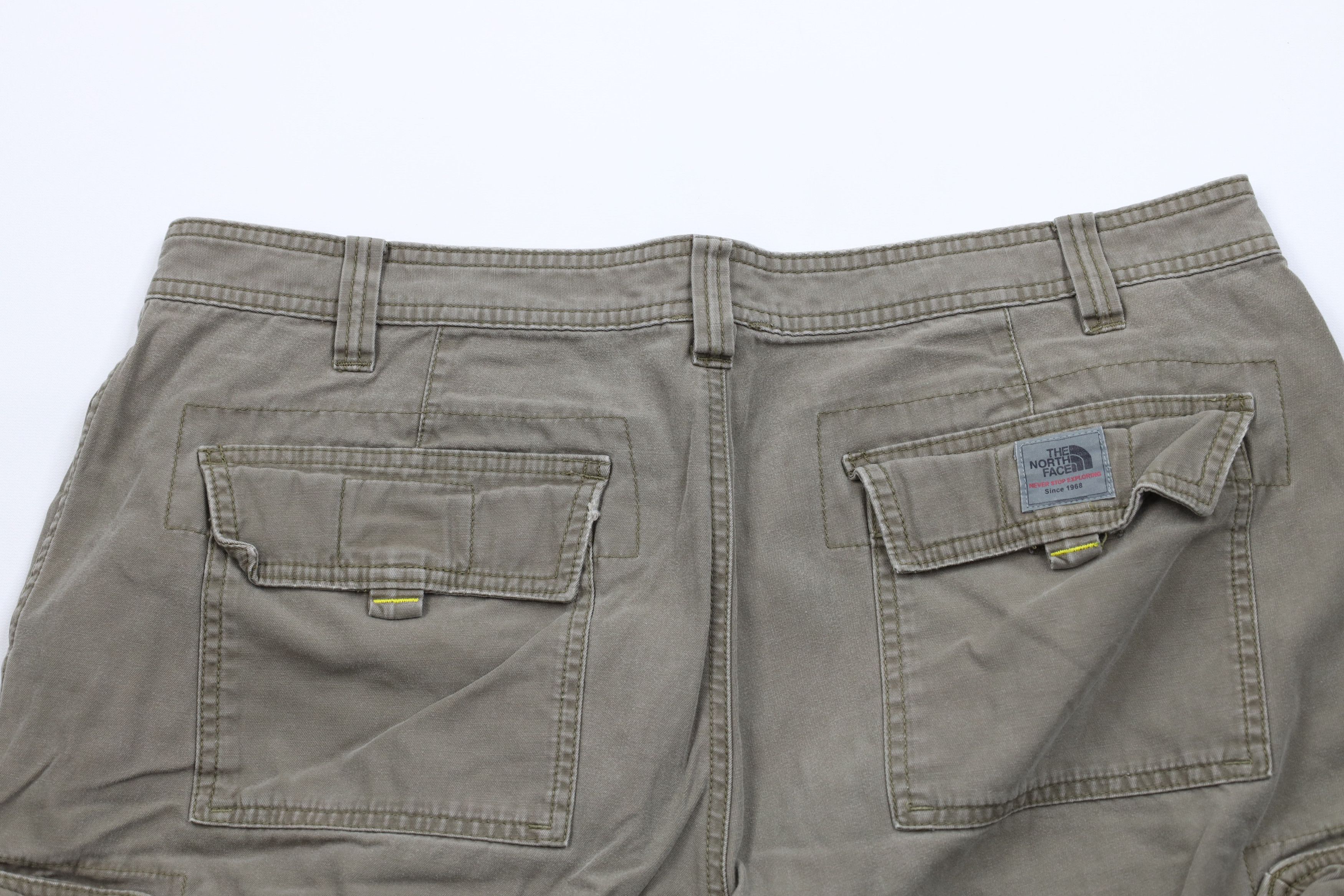 The North Face × Vintage Vintage The North Face Spell Baggy Fit Cargo Shorts Green Size US 38 / EU 54 - 11 Thumbnail