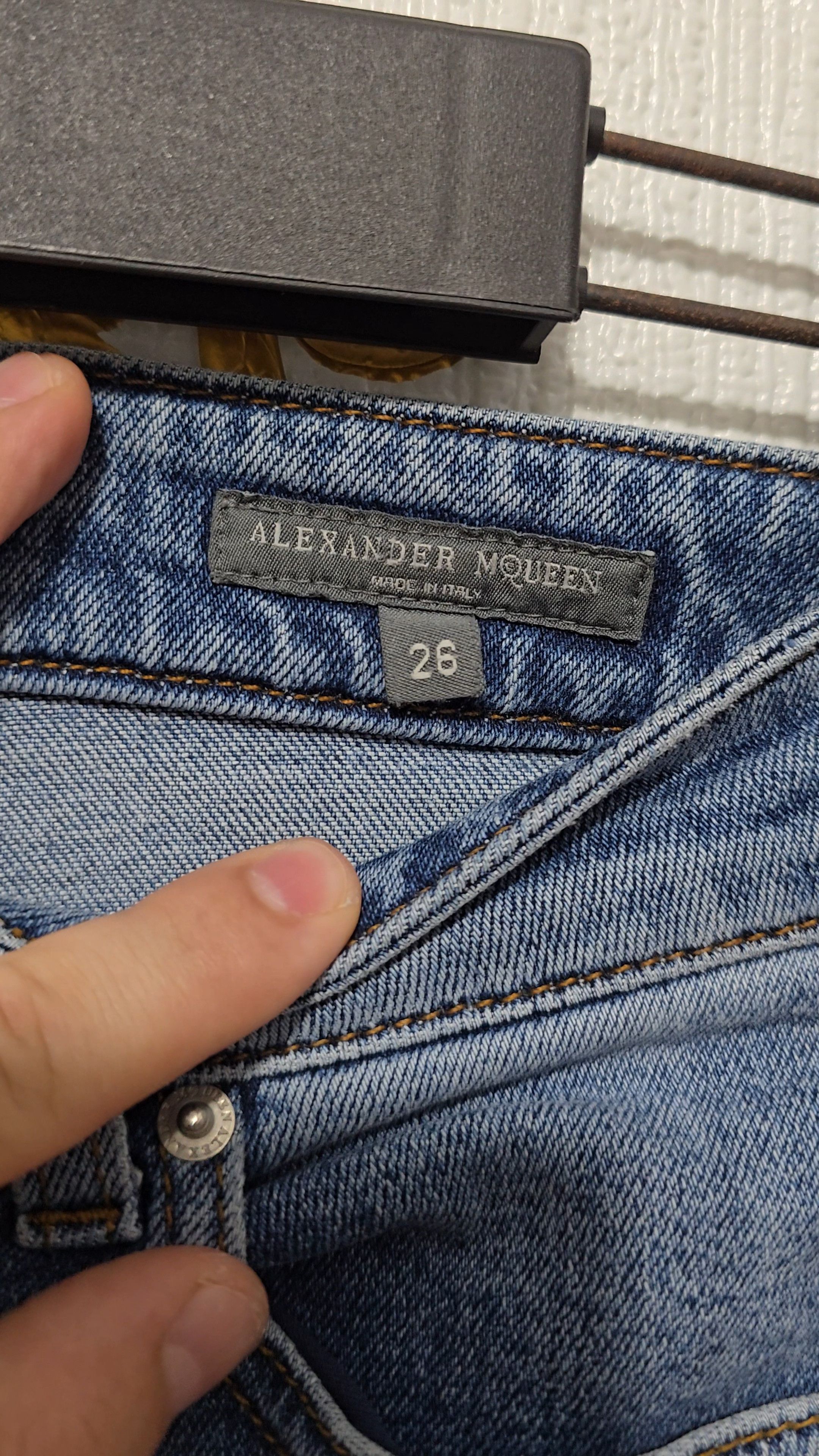 Alexander McQueen Alexander McQueen jeans, WOMEN'S SMALL w26 ,BEAUTIFUL new Size 26" / US 2 / IT 38 - 9 Thumbnail