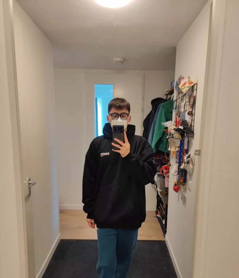 Balenciaga Balenciaga Black letter sea wave embroidered hooded sweate Size US XS / EU 42 / 0 - 6 Thumbnail