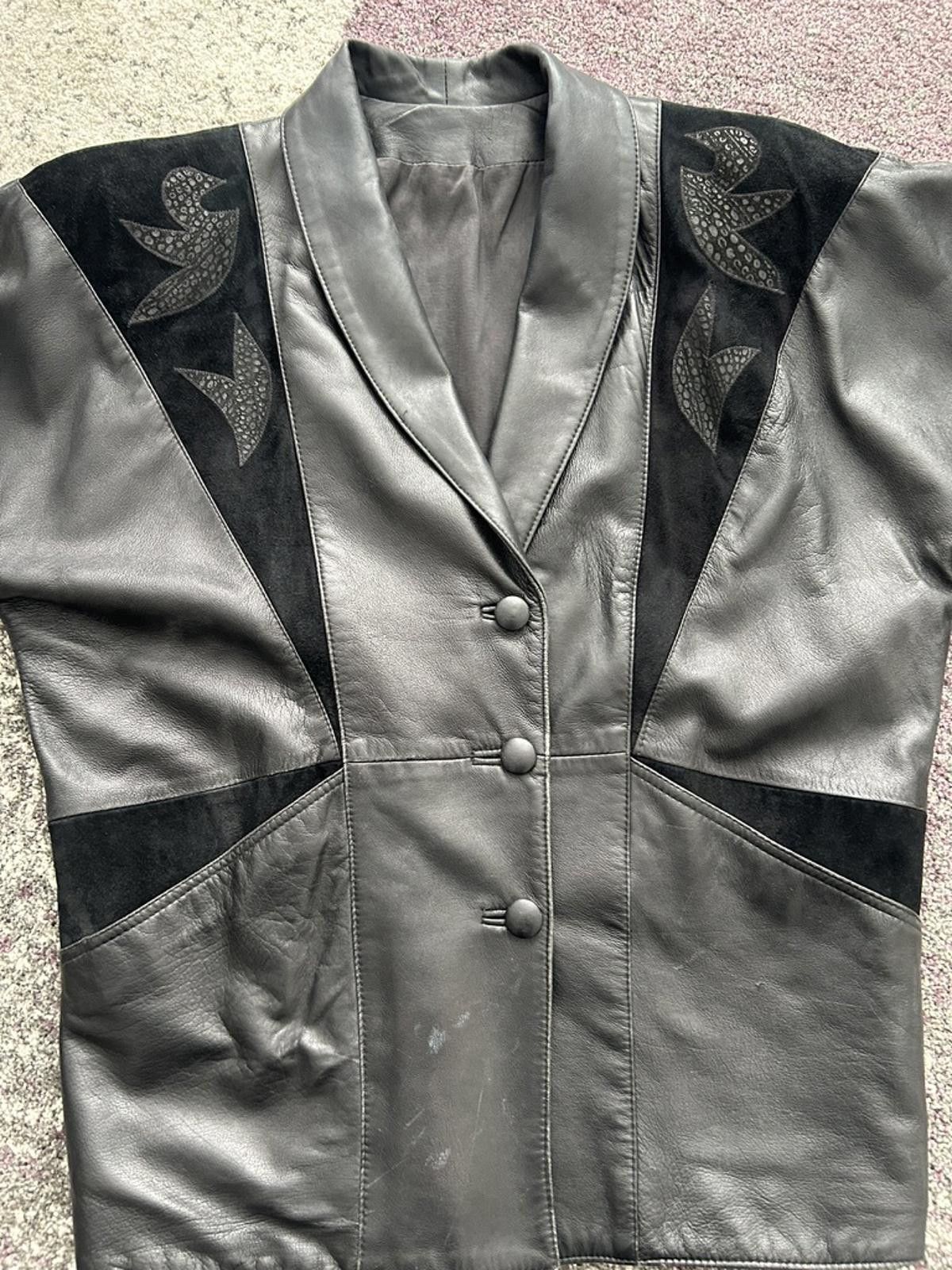 Unknown London Vintage Women's Black Leather and Suede Jacket with Bird App Size M / US 6-8 / IT 42-44 - 2 Thumbnail