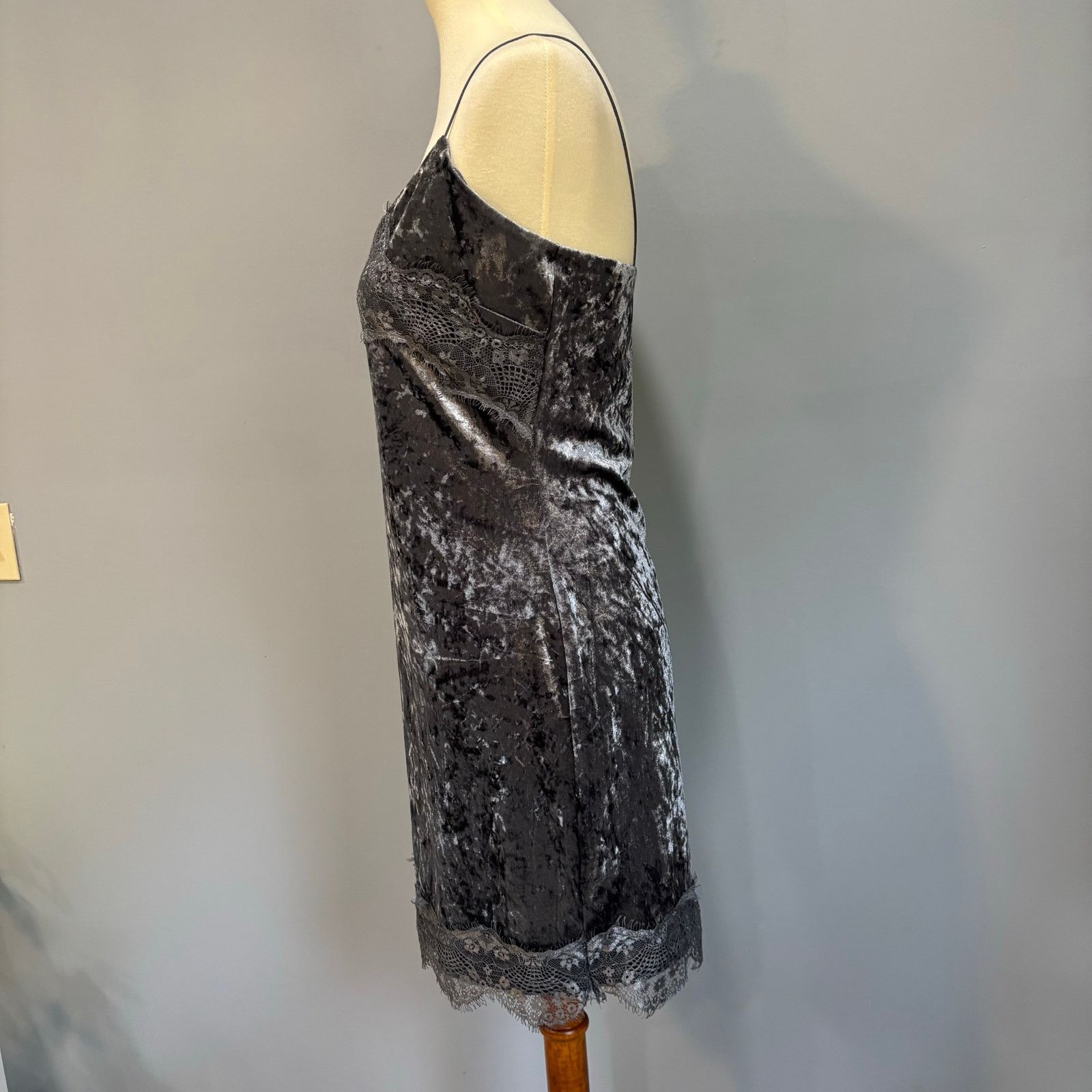 Guess Vintage Guess crushed velvet and lace mini dress, size Size M / US 6-8 / IT 42-44 - 5 Thumbnail