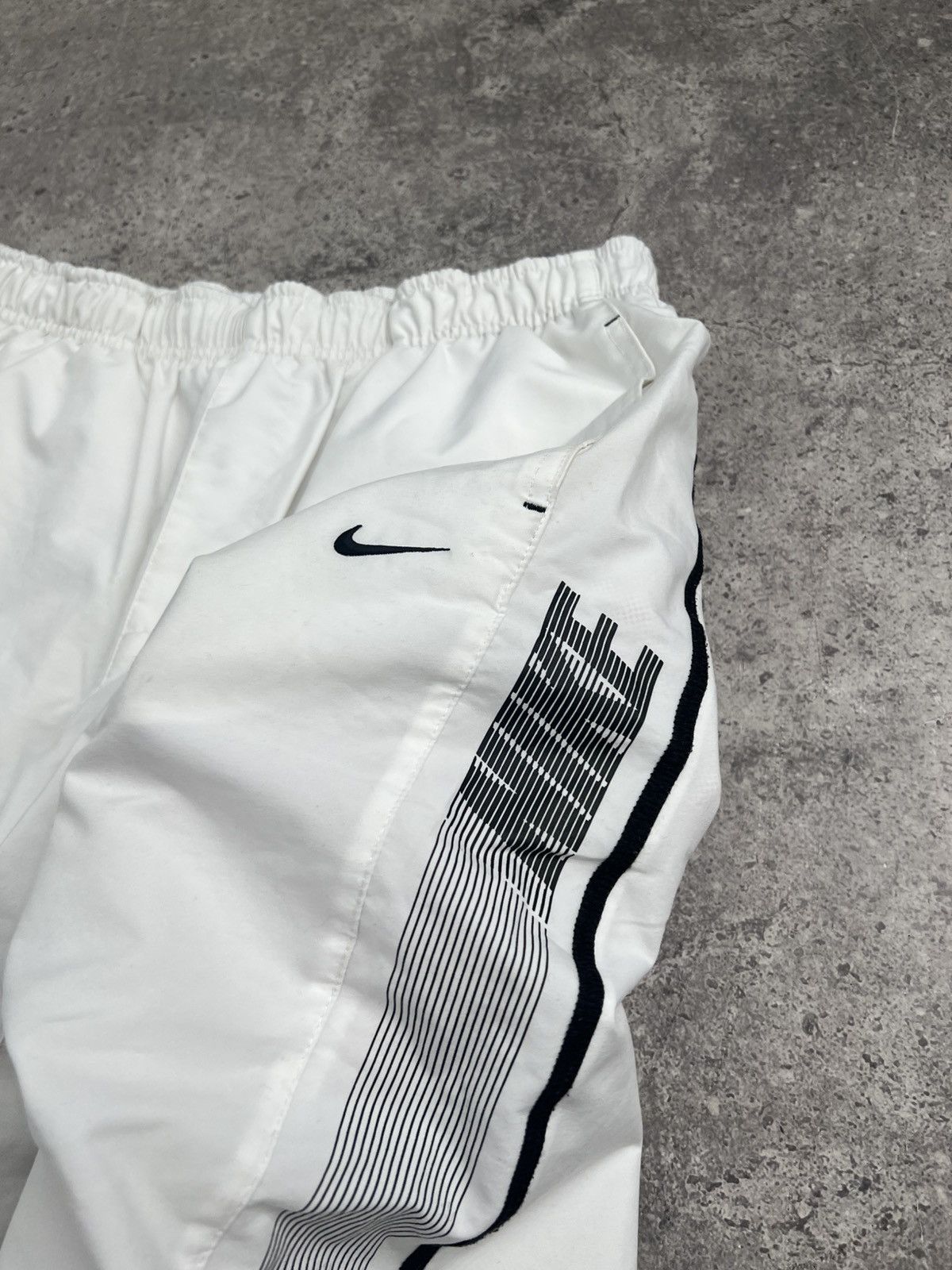 Nike Vintage Nike nylon short Size:L Size US 34 / EU 50 - 4 Thumbnail