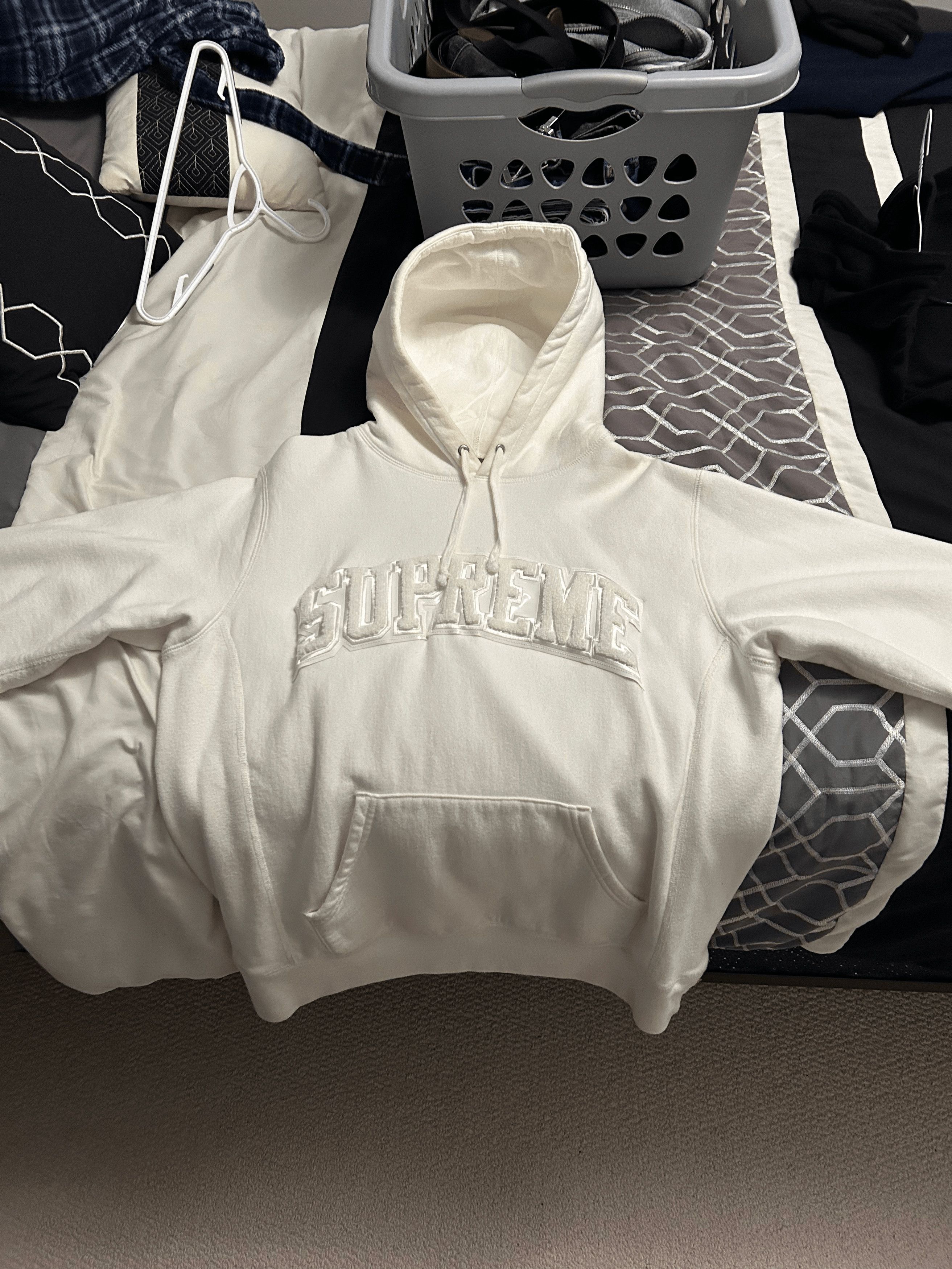 Supreme Supreme Patent/Chenille Arc Logo Hooded Sweatshirt White Size US M / EU 48-50 / 2 - 1 Thumbnail