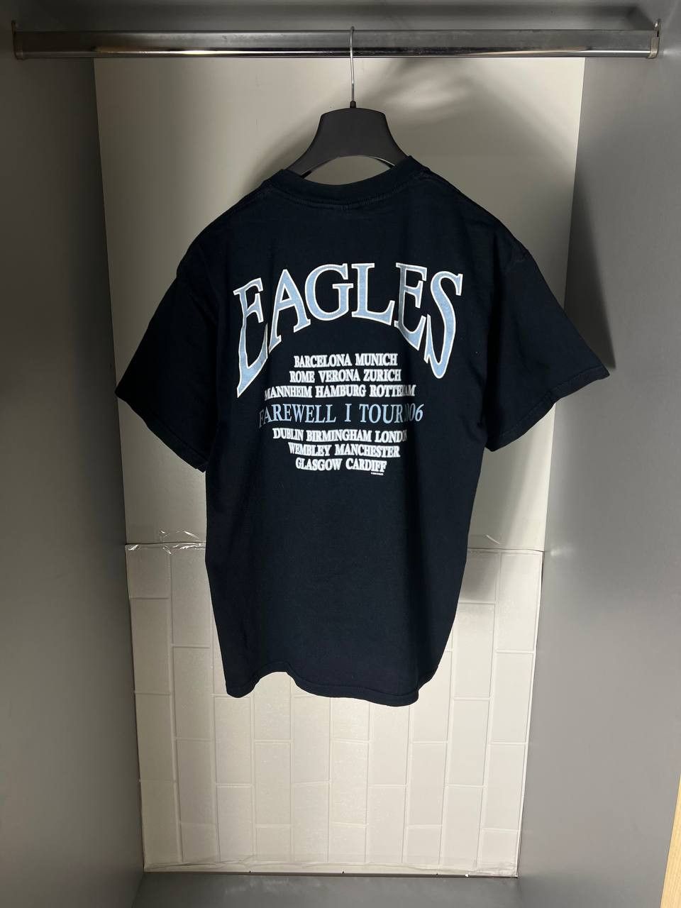 Band Tees VINTAGE EAGLES WORLD TOUR ROCK T-SHIRT METAL PUNK Y2K 90s Size US L / EU 52-54 / 3 - 4 Thumbnail