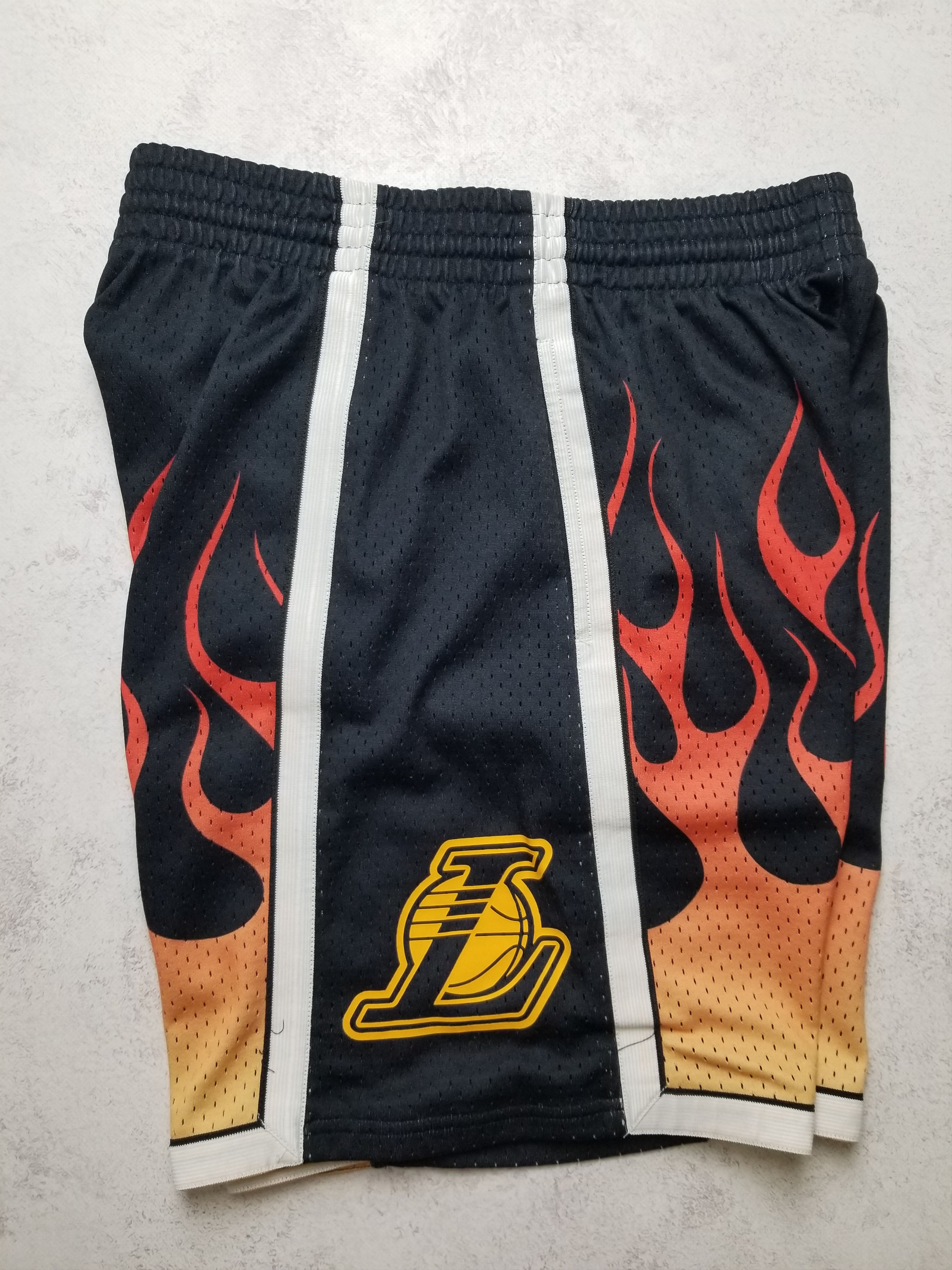 Mitchell & Ness Los Angeles Lakers Mitchell & Ness Shorts Flames Size US 32 / EU 48 - 2 Thumbnail