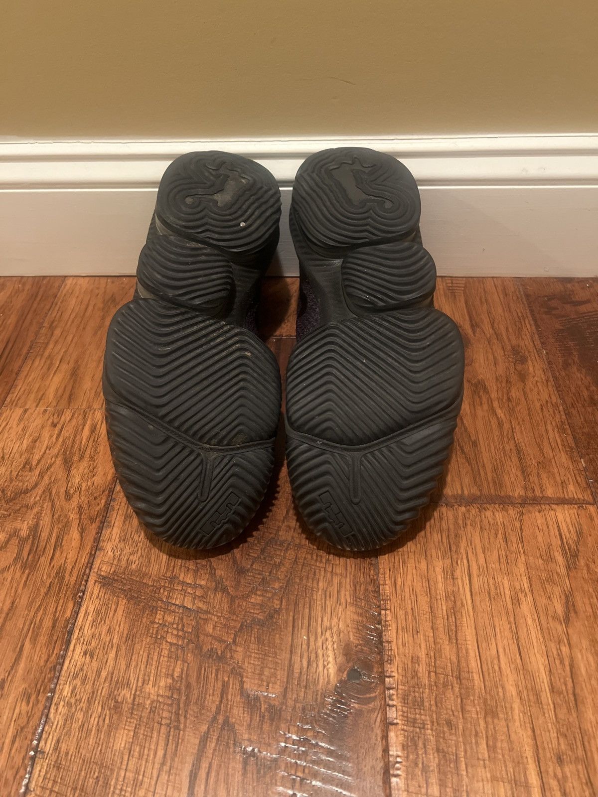 Nike Nike LeBron 16 Triple Black 2019 Size US 12 / EU 45 - 5 Thumbnail