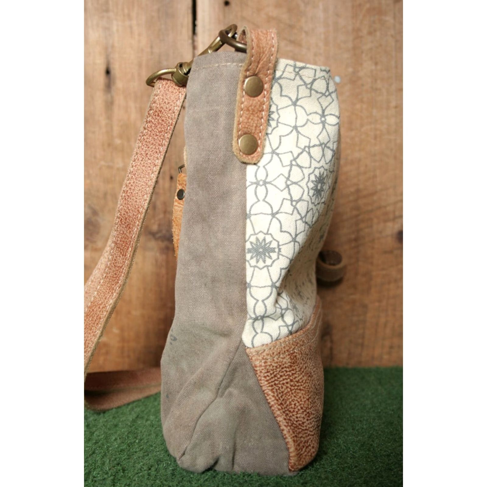 Vintage VINTAGE Myra Upcycled Canvas & Leather Adjustable Strap Shoulder or Crossbody Bag Size ONE SIZE - 4 Thumbnail