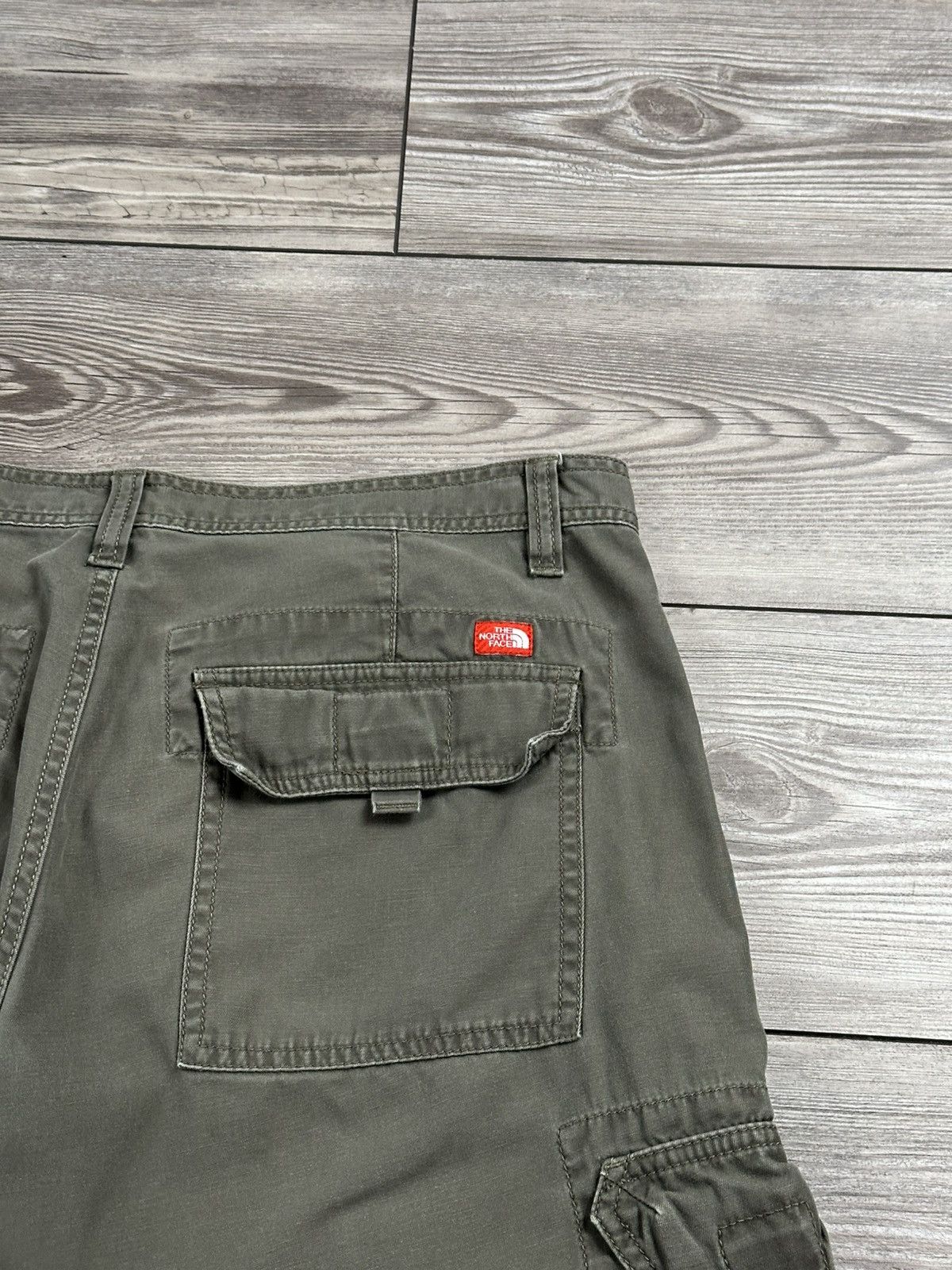 The North Face Y2K The North Face Cargo Shorts Size US 36 / EU 52 - 3 Thumbnail