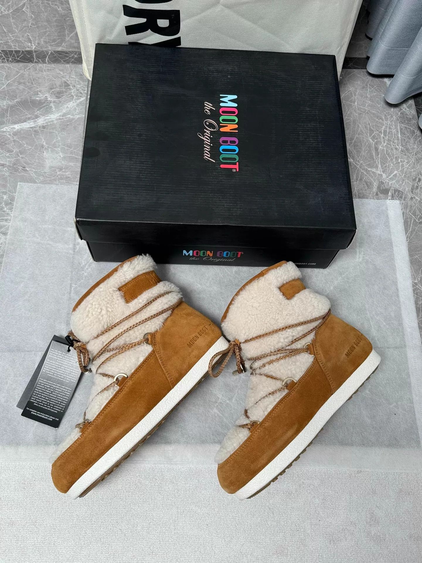 Moon Boot Moon Boot Far Side Low 38 Whiskey Snow Boots Size US 7.5 / IT 37.5 - 6 Thumbnail